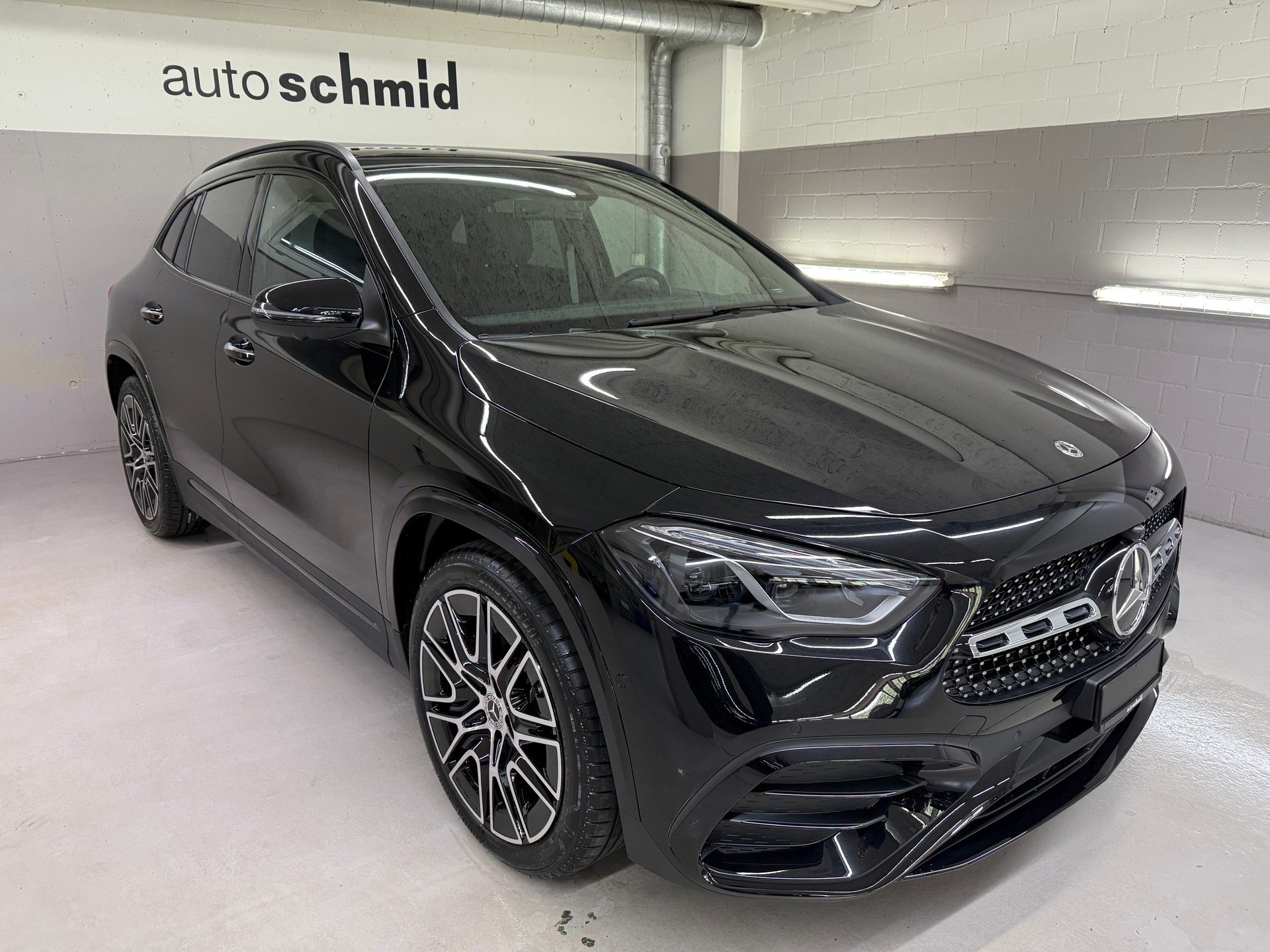 MERCEDES-BENZ GLA 250 4MATIC Swiss Star-image-1