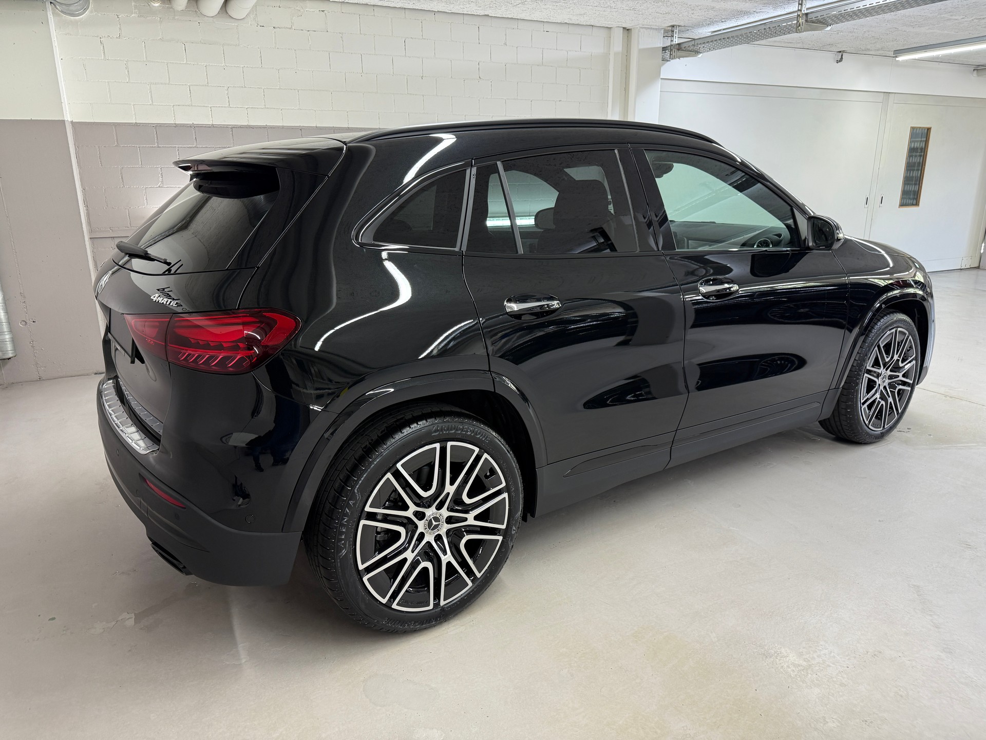 MERCEDES-BENZ GLA 250 4MATIC Swiss Star-image-3