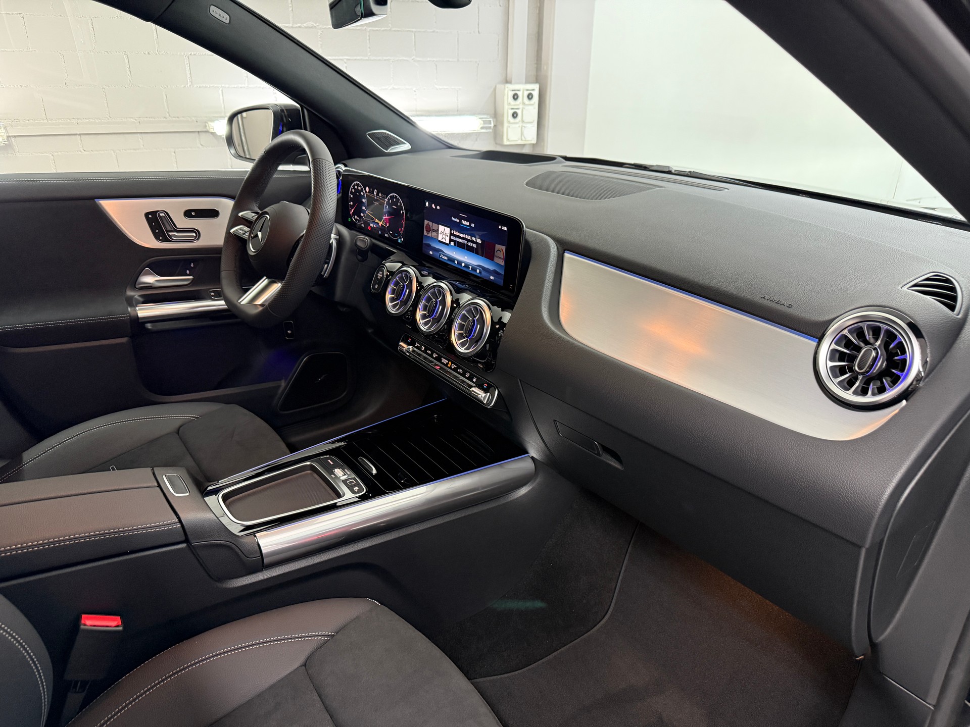 MERCEDES-BENZ GLA 250 4MATIC Swiss Star-image-9