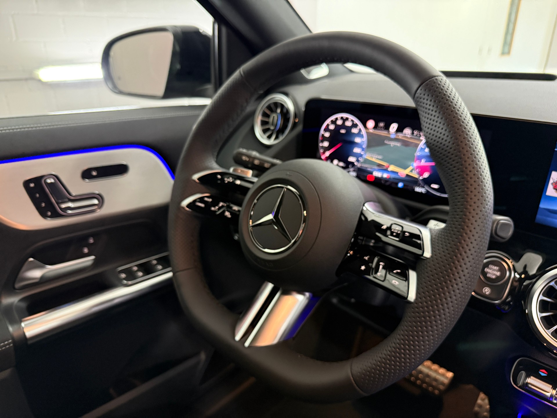 MERCEDES-BENZ GLA 250 4MATIC Swiss Star-image-14