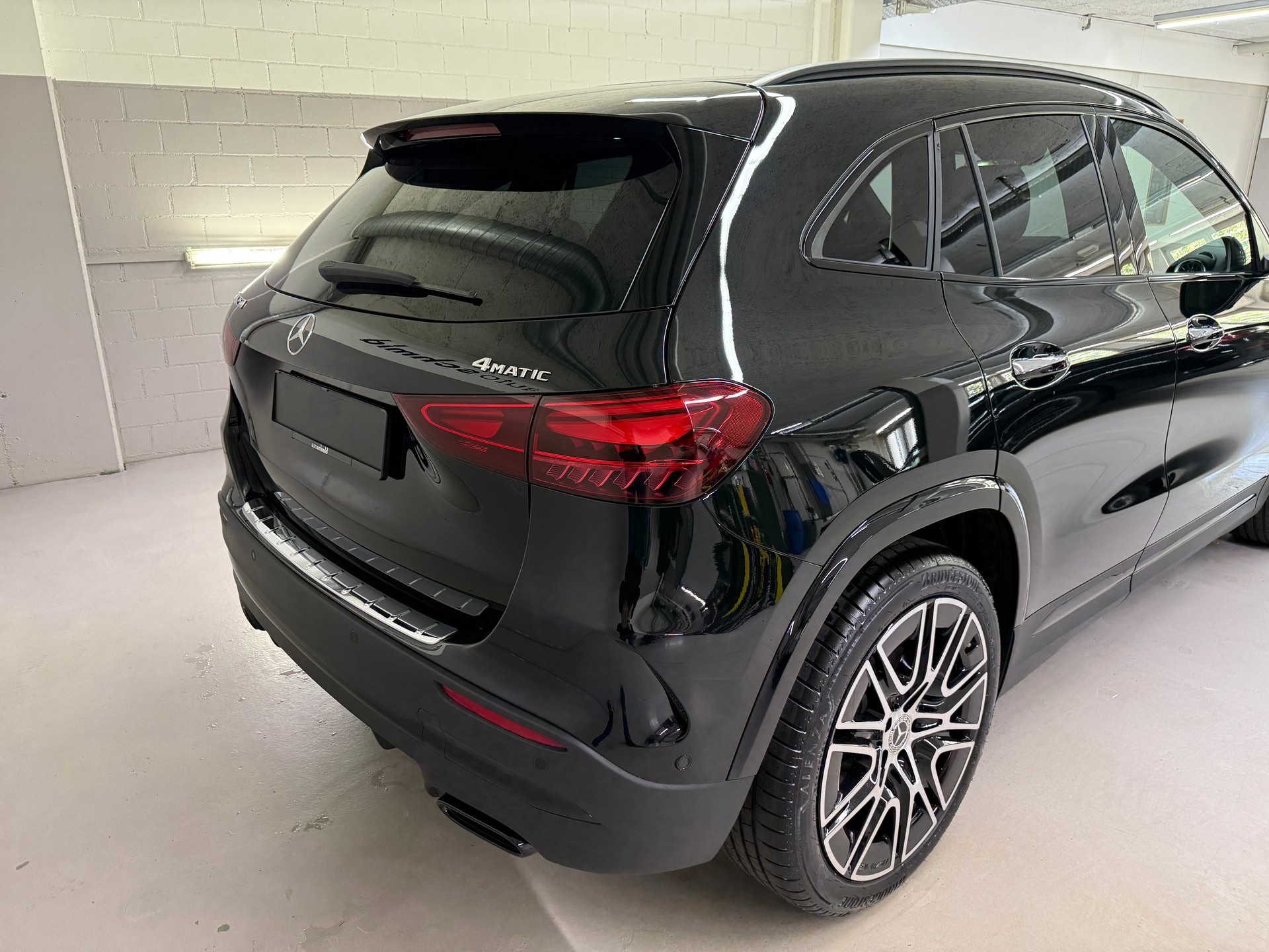 MERCEDES-BENZ GLA 250 4MATIC Swiss Star-image-5