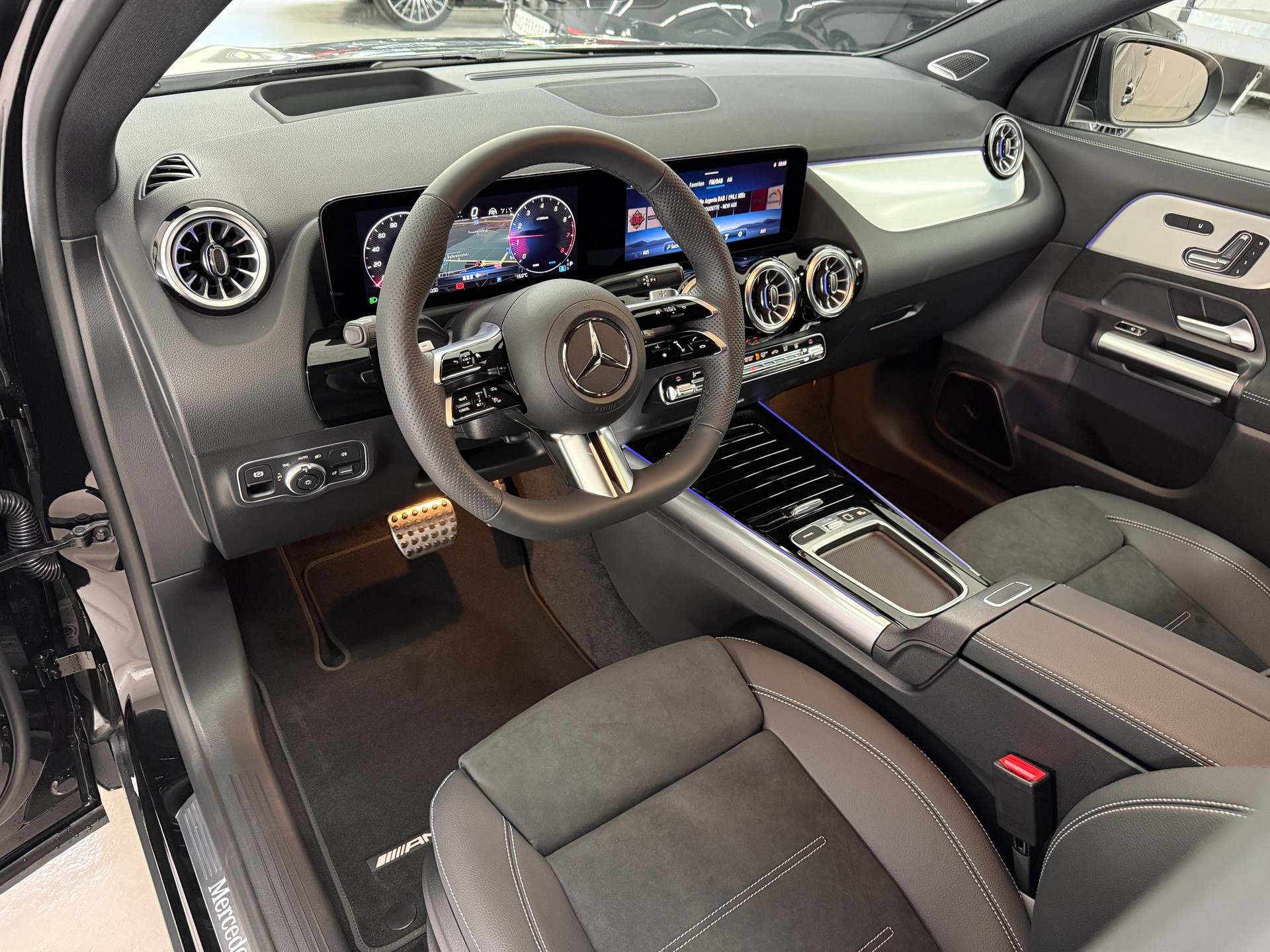 MERCEDES-BENZ GLA 250 4MATIC Swiss Star-image-6