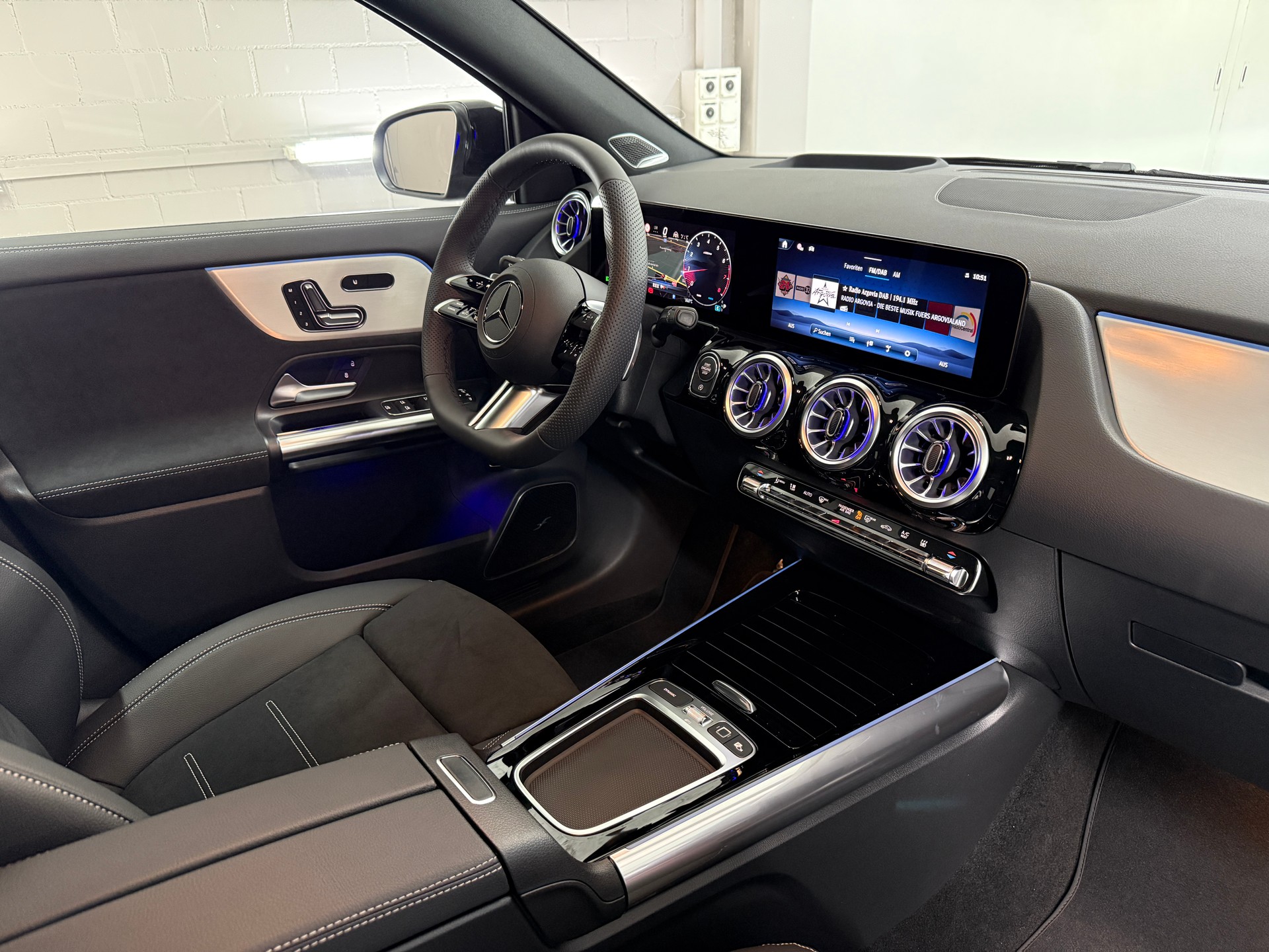 MERCEDES-BENZ GLA 250 4MATIC Swiss Star-image-10