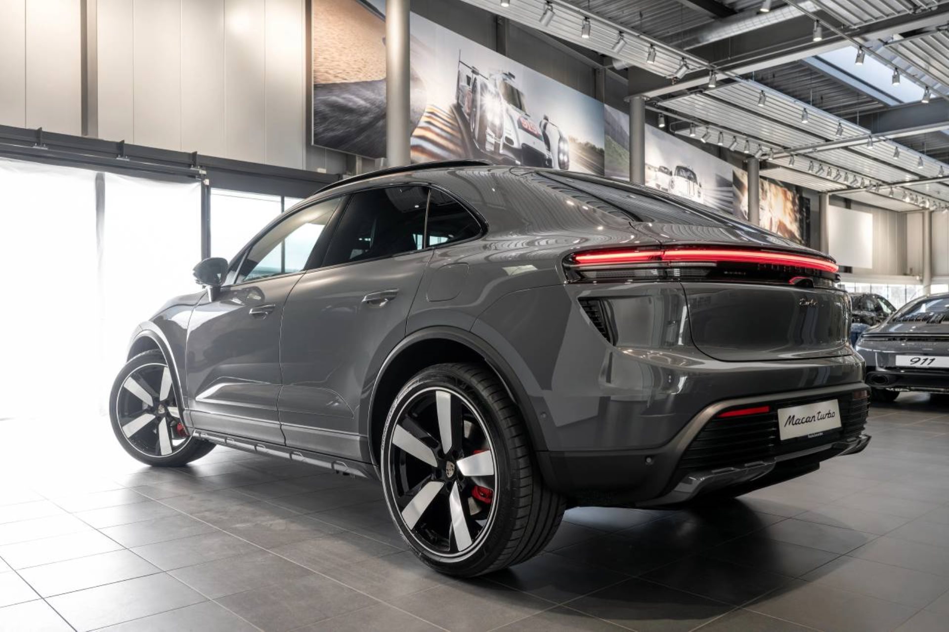 PORSCHE Macan Turbo-image-6