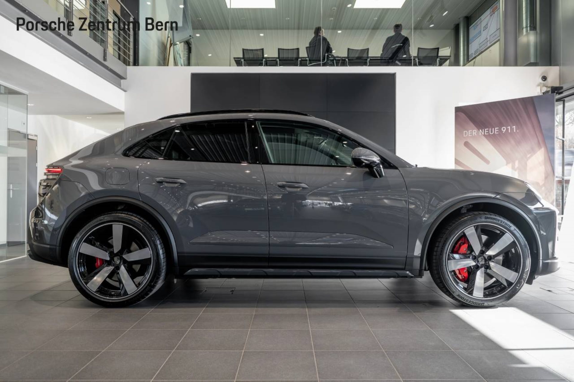 PORSCHE Macan Turbo-image-1