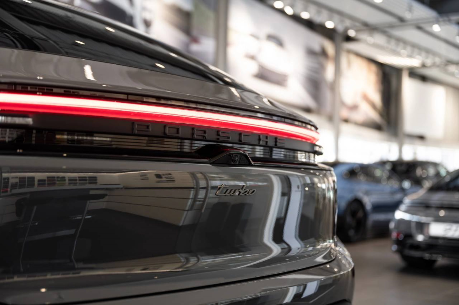 PORSCHE Macan Turbo-image-7