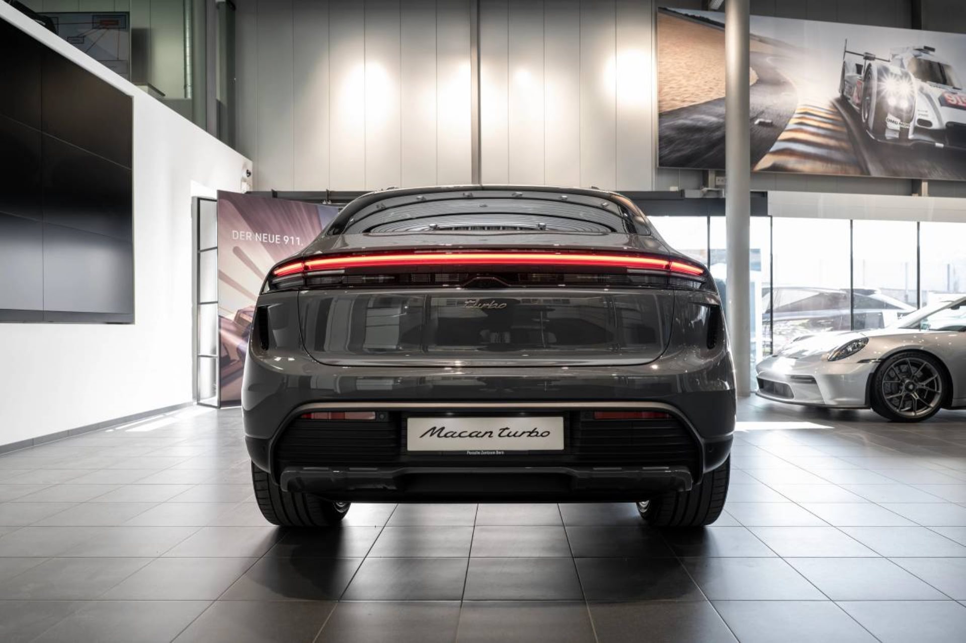 PORSCHE Macan Turbo-image-5