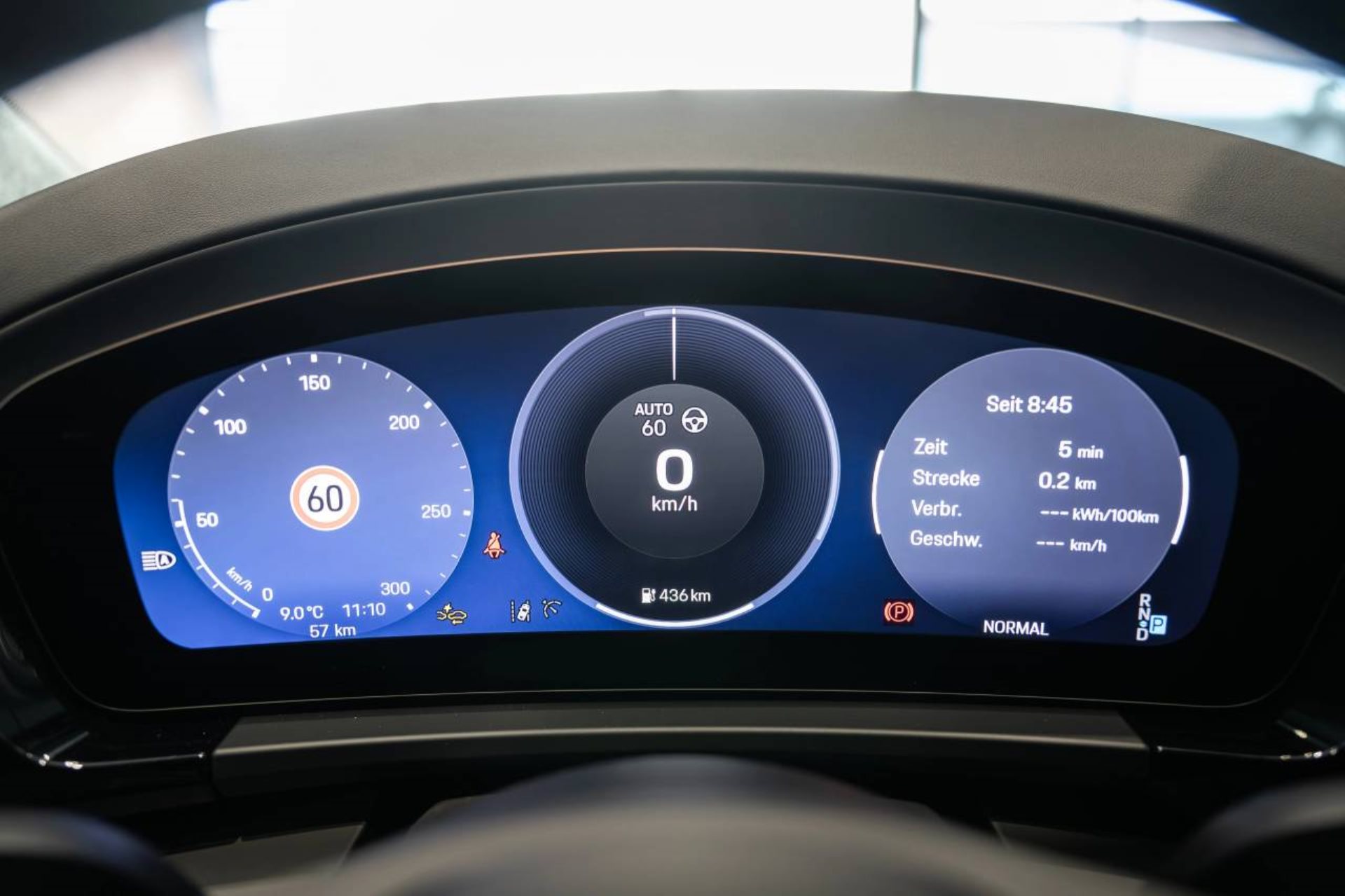 PORSCHE Macan Turbo-image-15