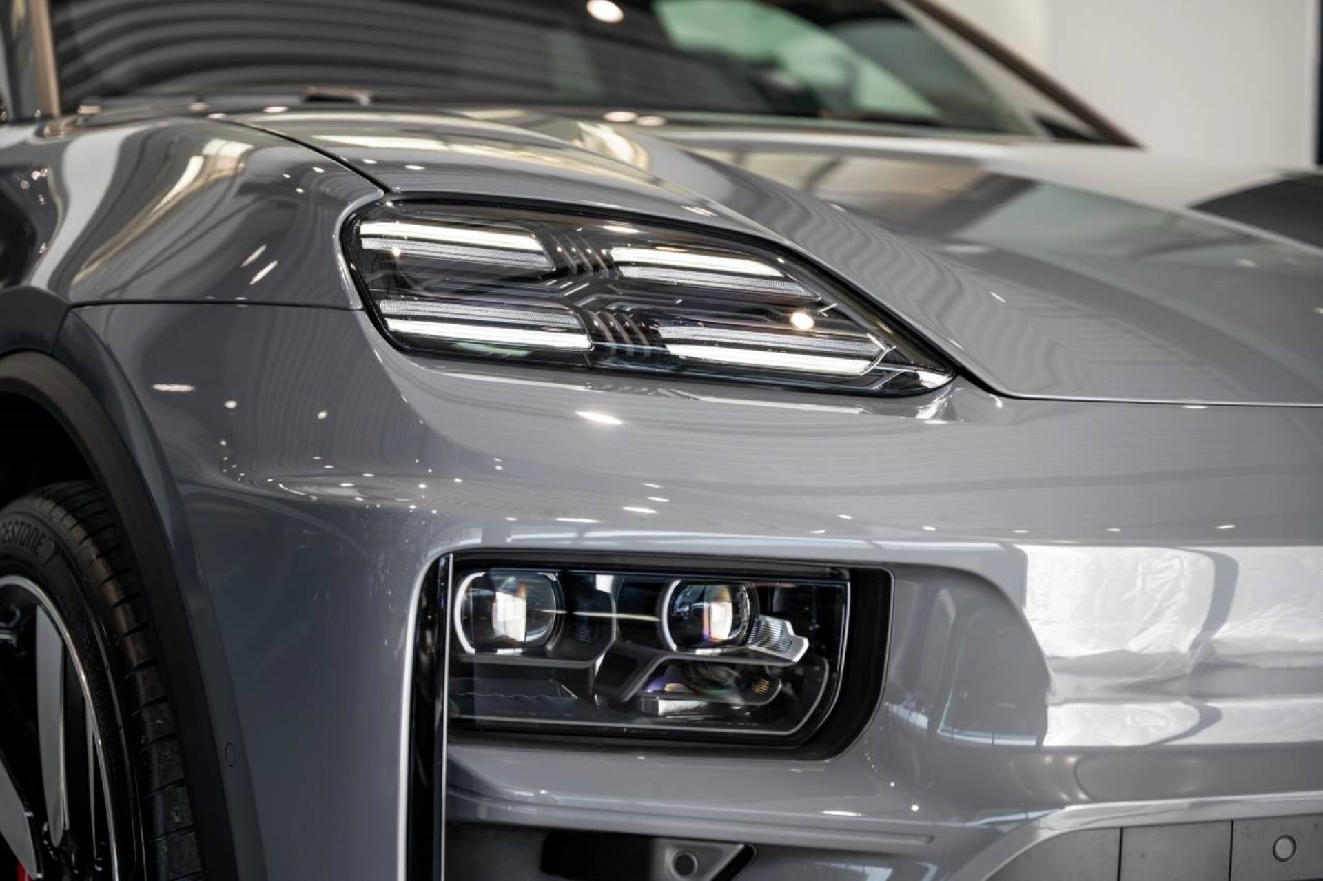 PORSCHE Macan Turbo-image-23