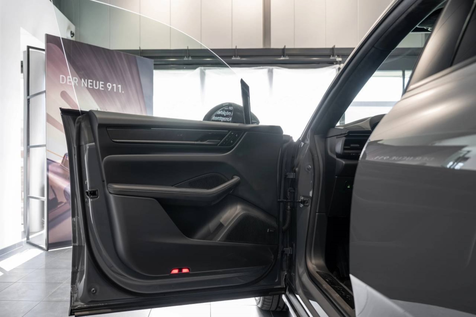 PORSCHE Macan Turbo-image-18