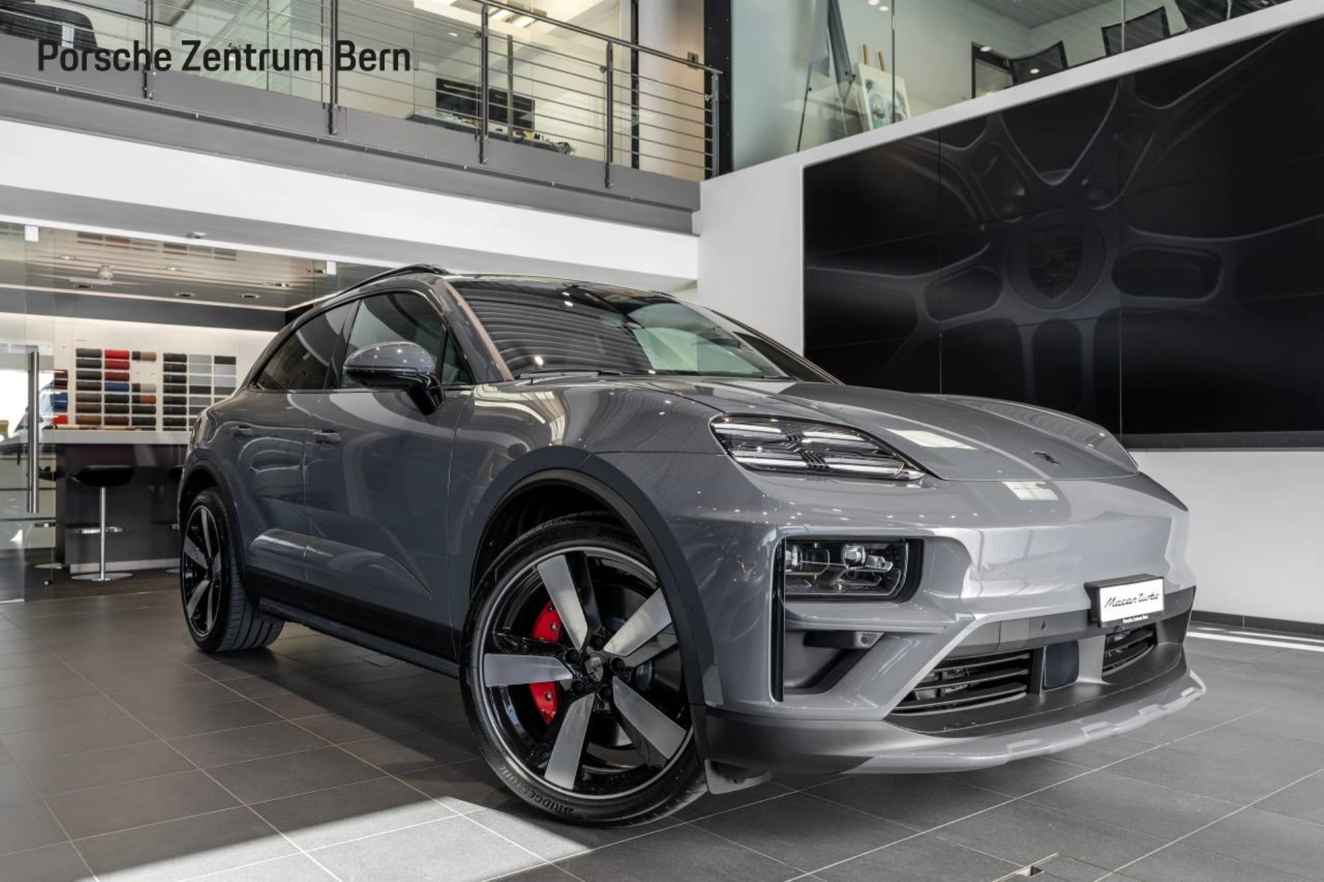 PORSCHE Macan Turbo-image-0