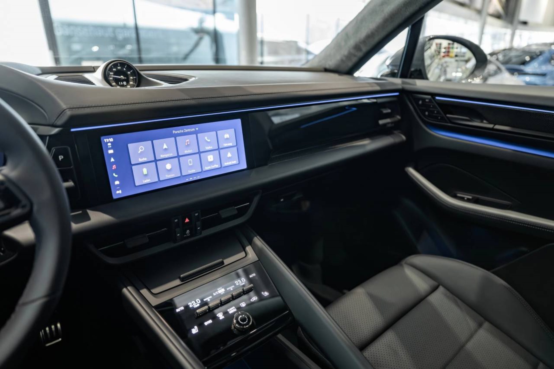 PORSCHE Macan Turbo-image-16