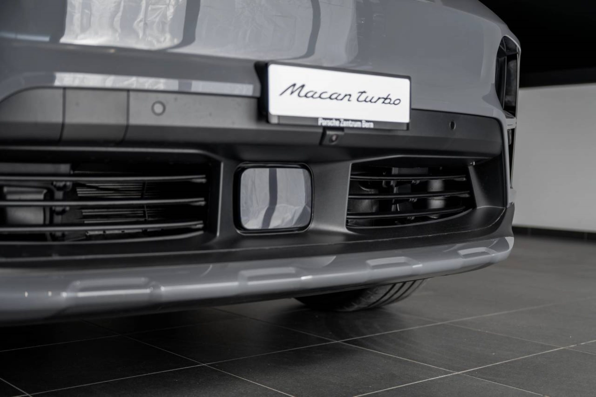 PORSCHE Macan Turbo-image-25