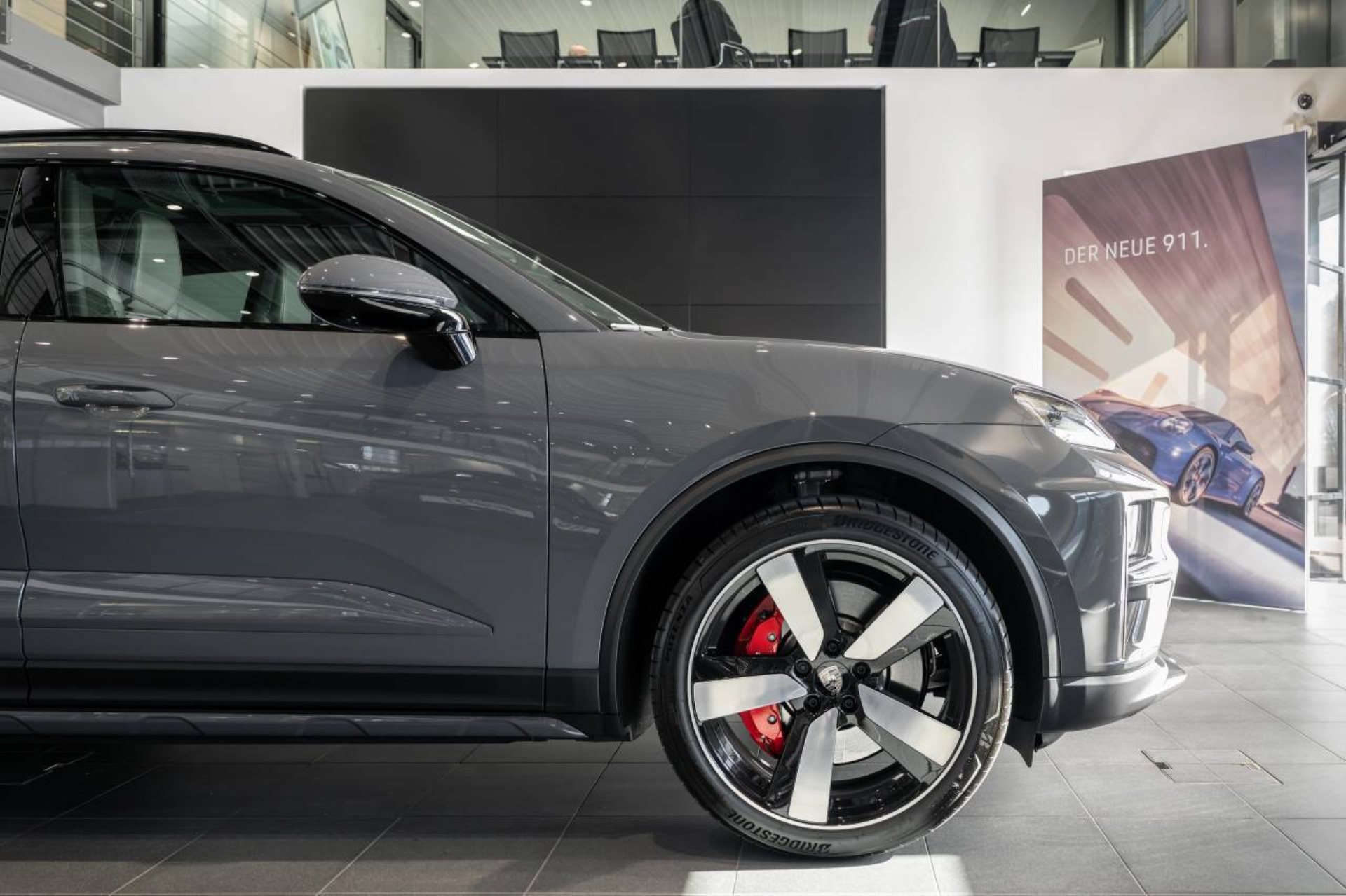 PORSCHE Macan Turbo-image-11