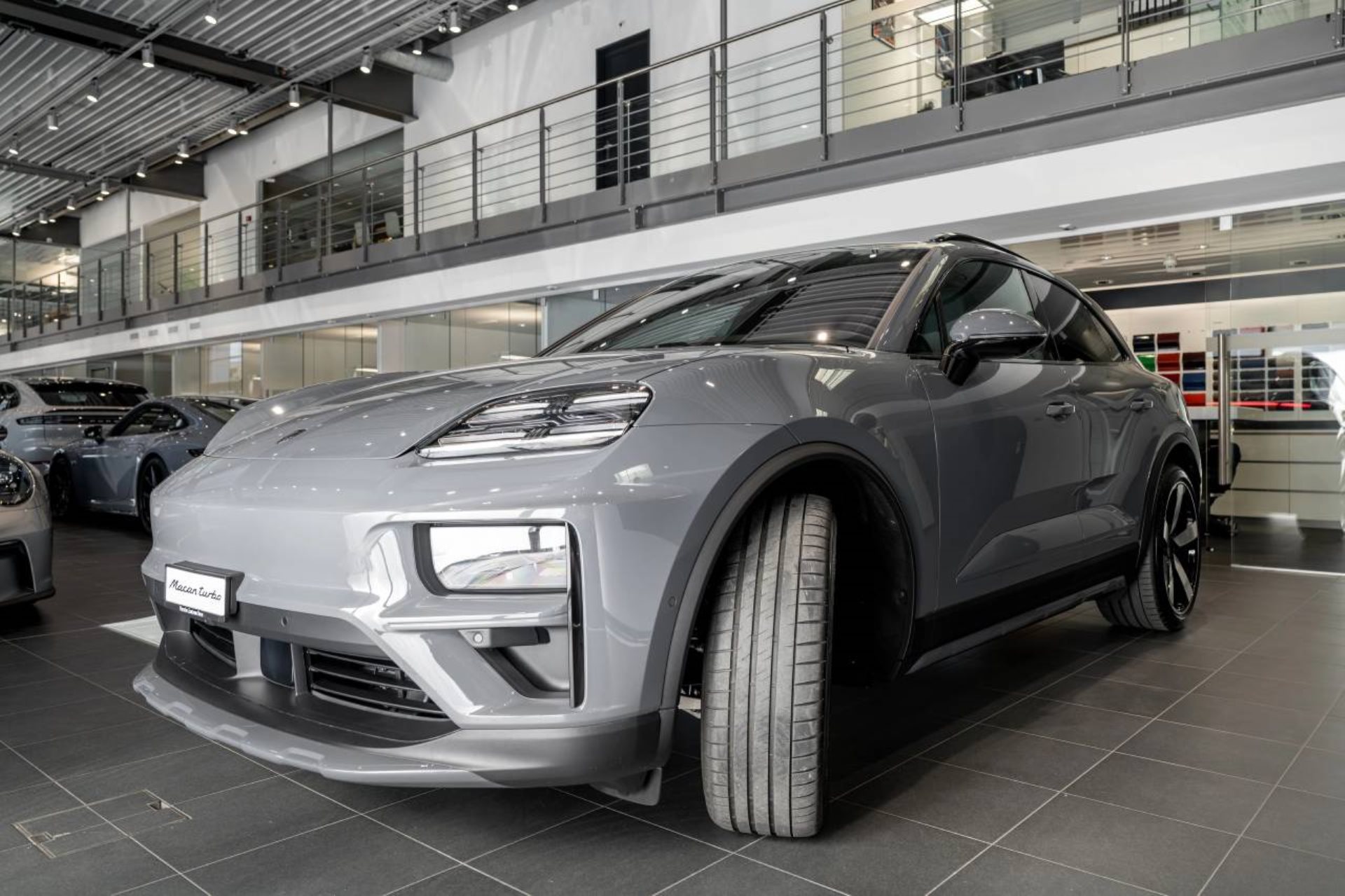 PORSCHE Macan Turbo-image-8