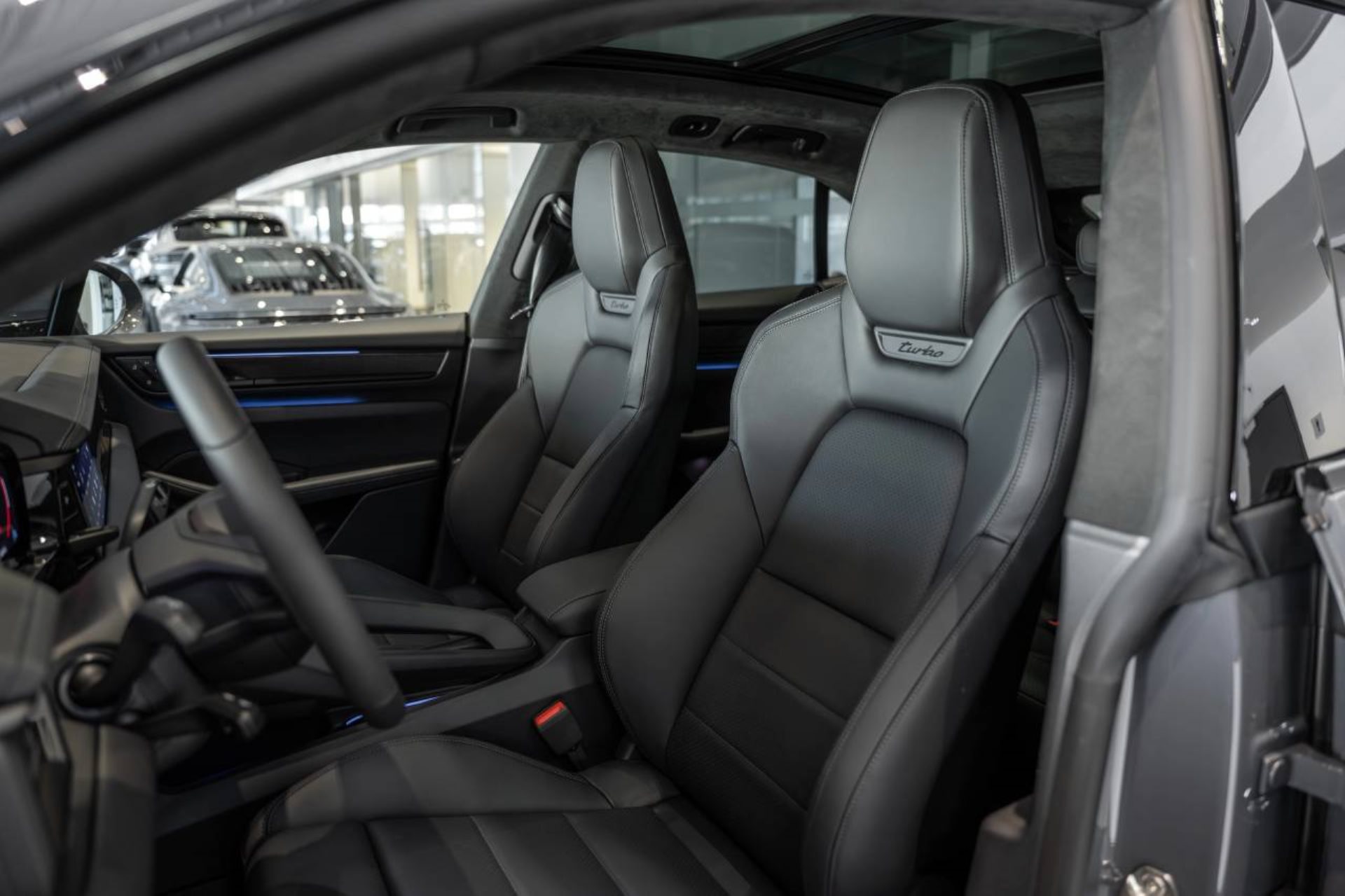 PORSCHE Macan Turbo-image-4