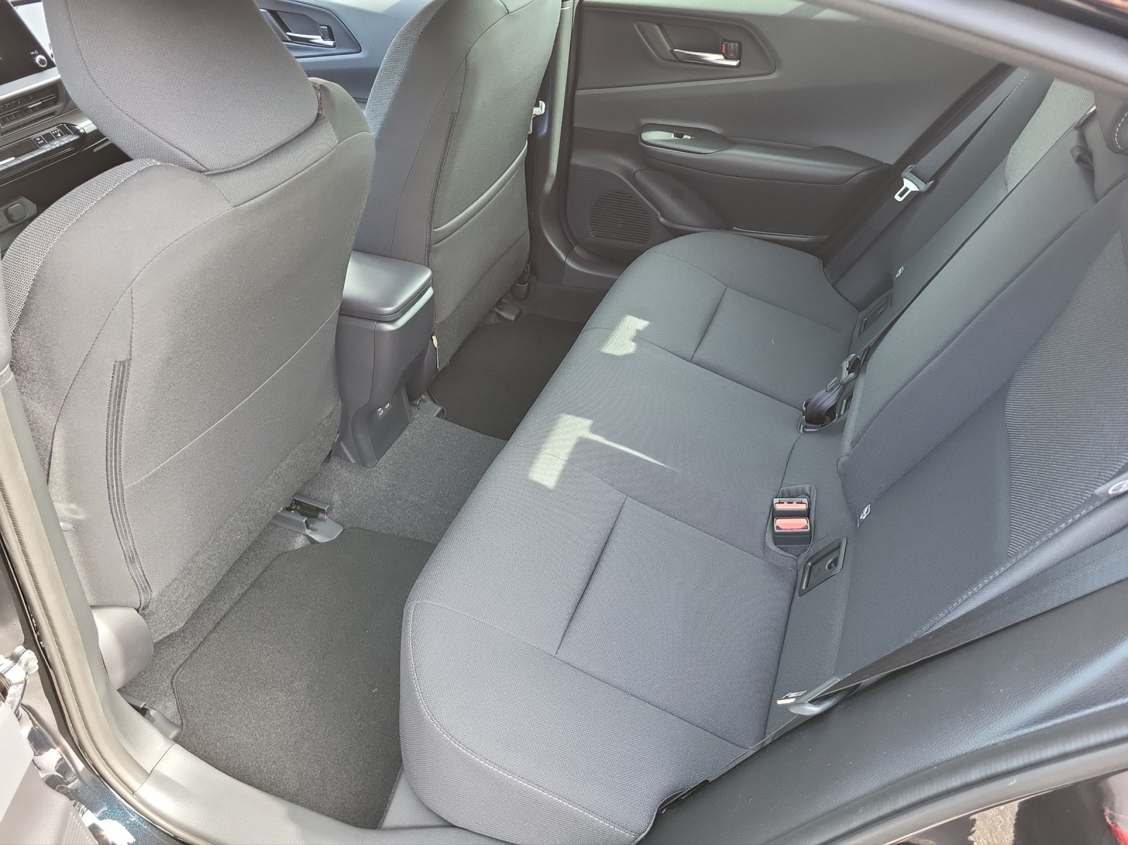 TOYOTA Prius 2.0 Plug-In-Hybrid Style-image-13