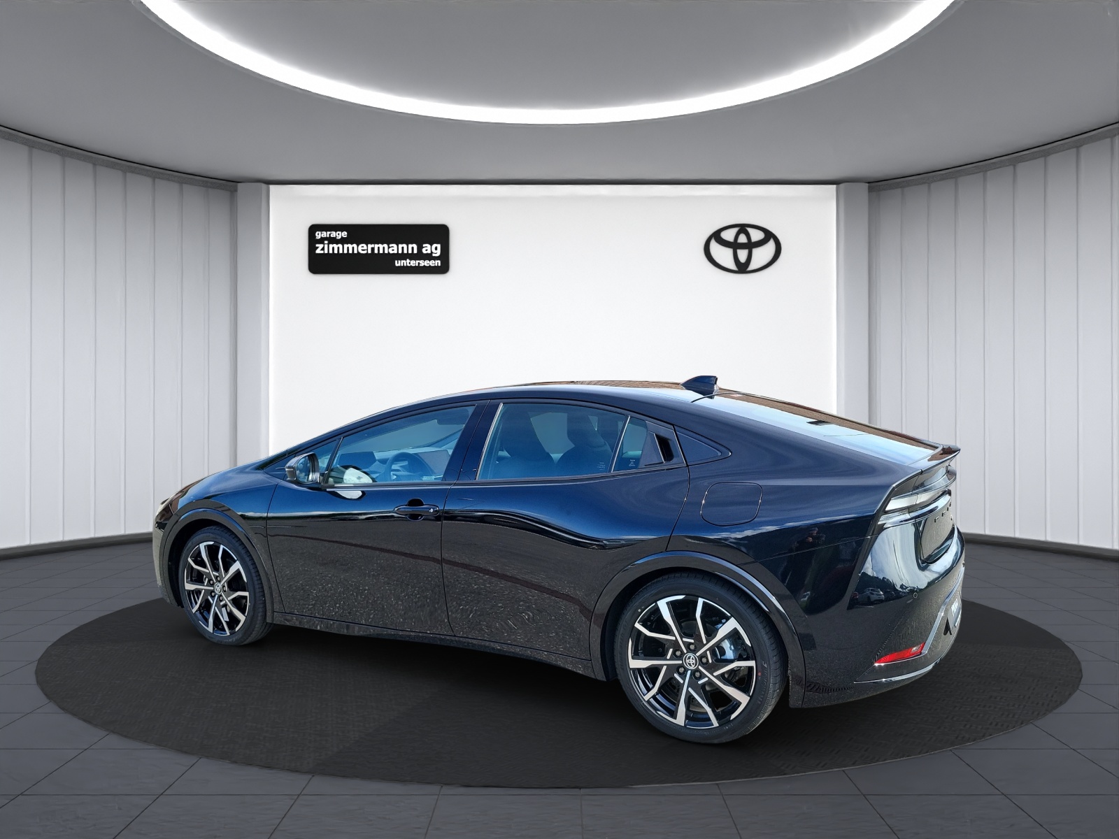 TOYOTA Prius 2.0 Plug-In-Hybrid Style-image-8