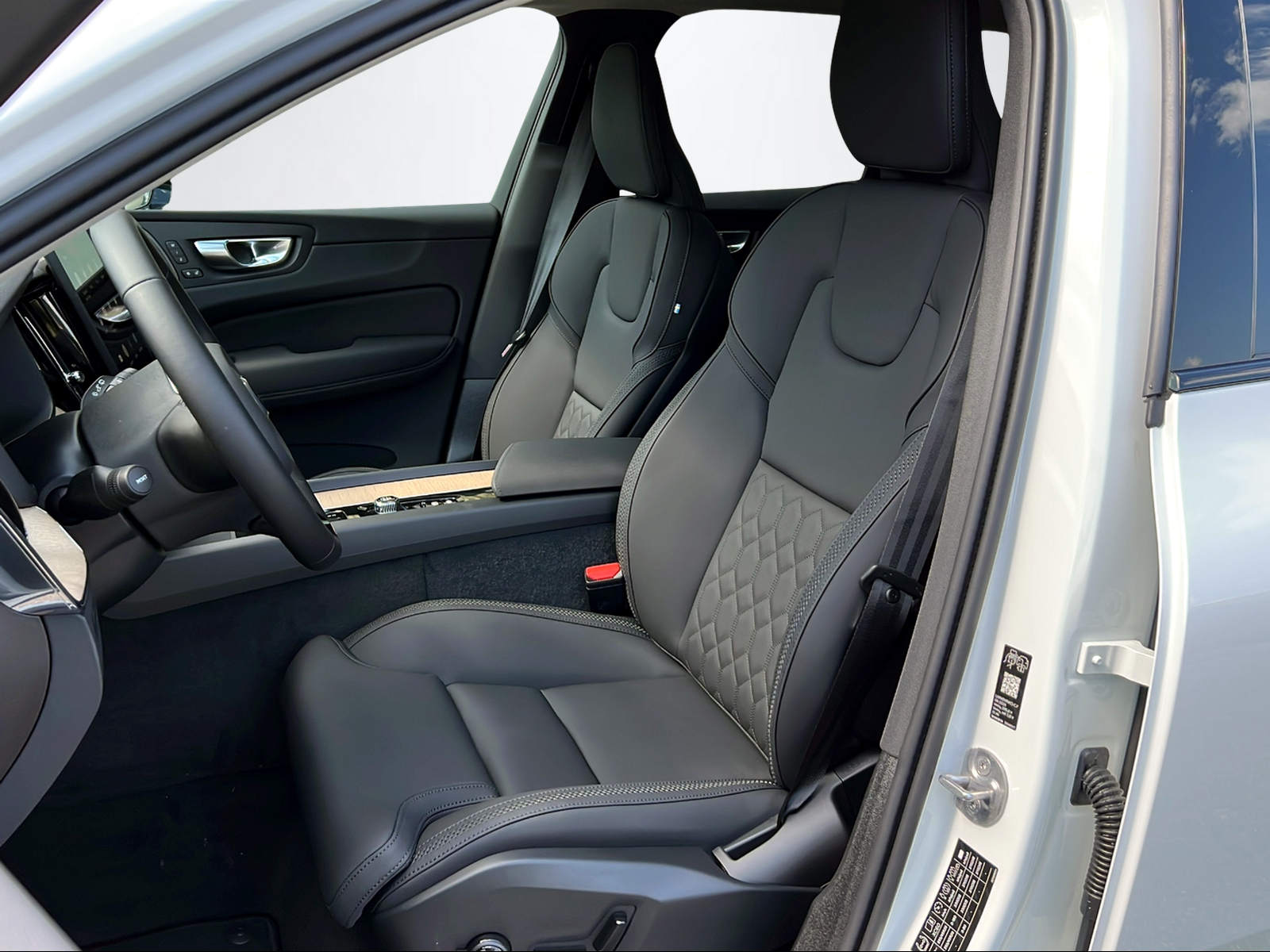 VOLVO XC60 2.0 T8 TE Plus Dark eAWD-image-14