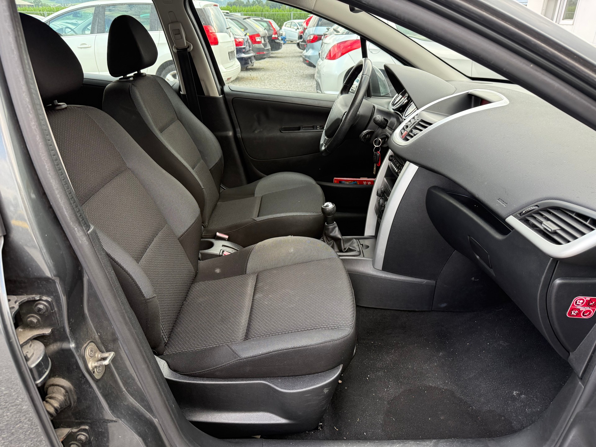 PEUGEOT 207 SW 1.6 16V Active-image-6