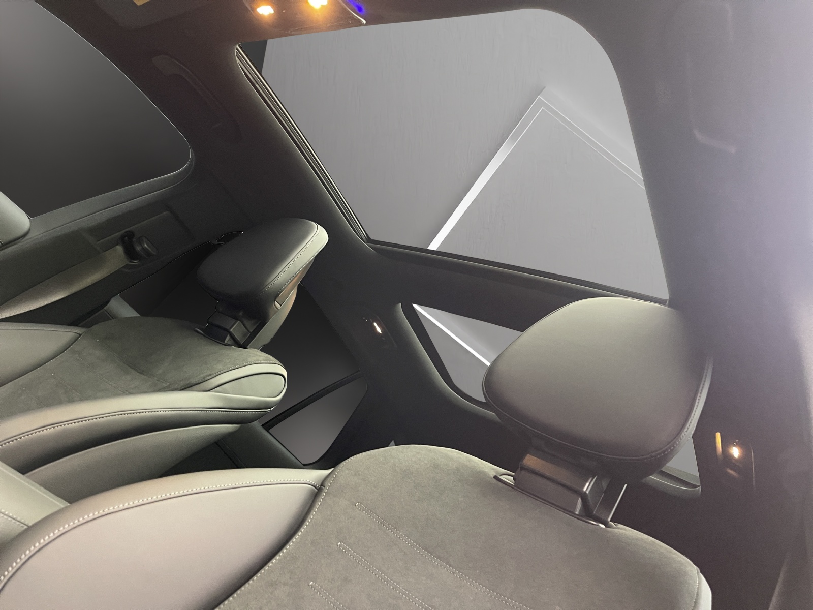 MERCEDES-BENZ C 300 T 4 Matic-image-11