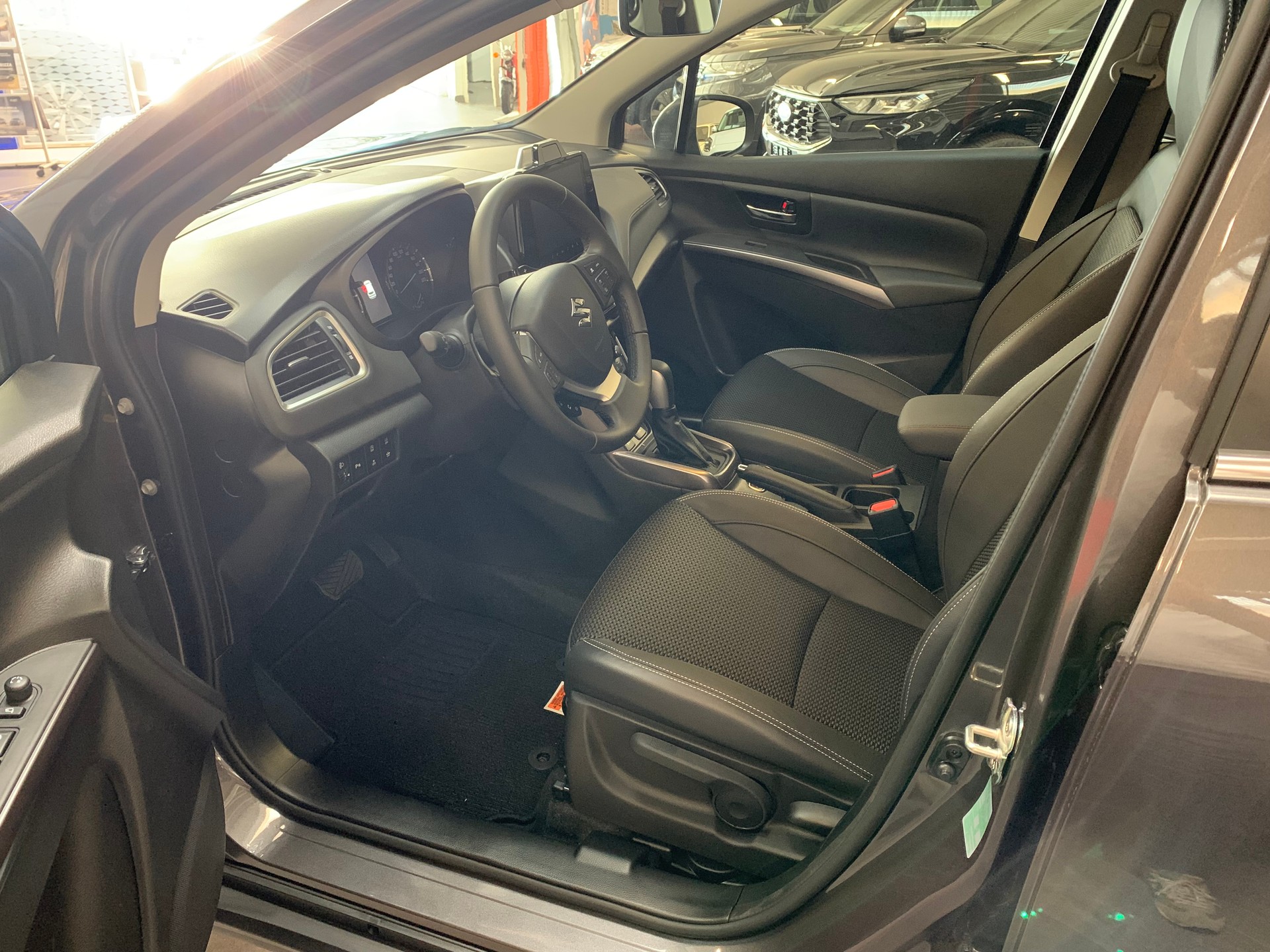 SUZUKI S-Cross 1.4 T Compact Top Hybrid 4x4-image-6