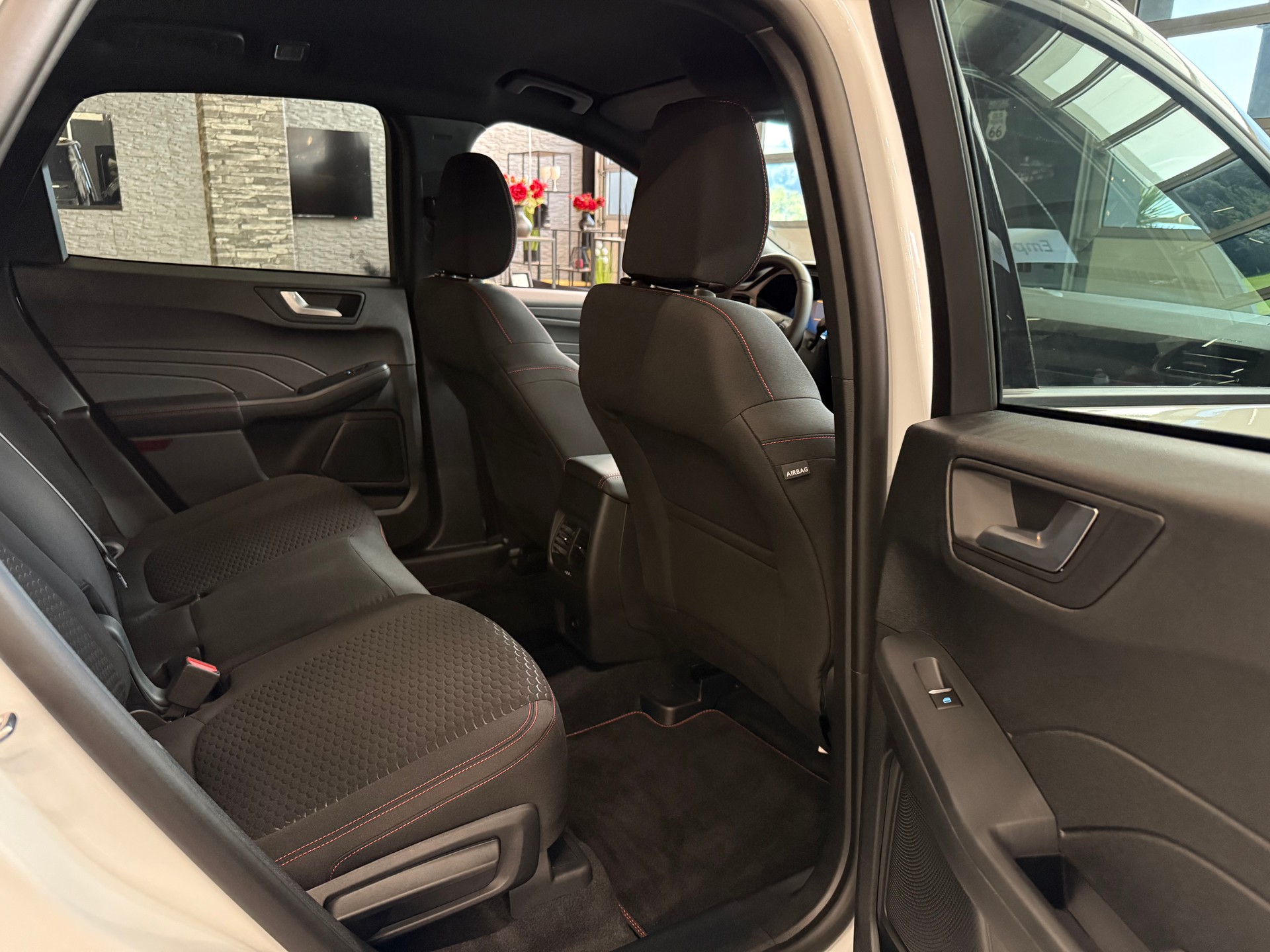 FORD Kuga 2.5 FHEV ST-Line FWD-image-12