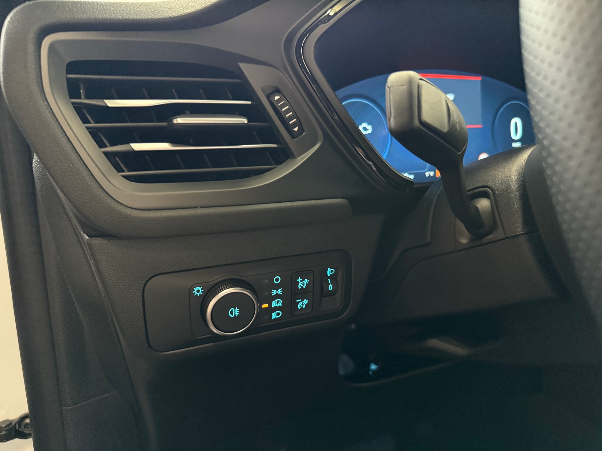 FORD Kuga 2.5 FHEV ST-Line FWD-image-16