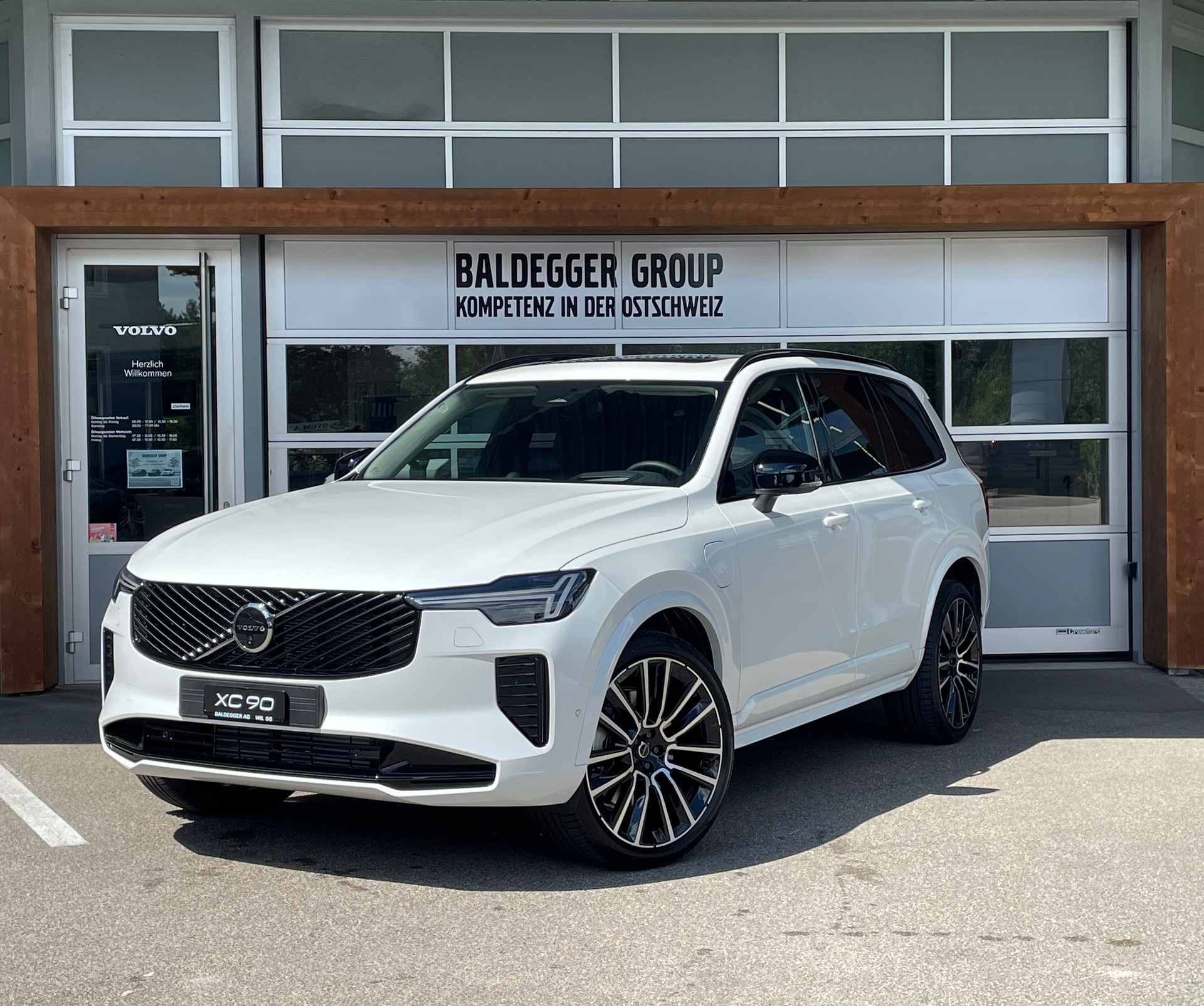 VOLVO XC90 2.0 T8 TE Ultra Dark eAWD-image-0