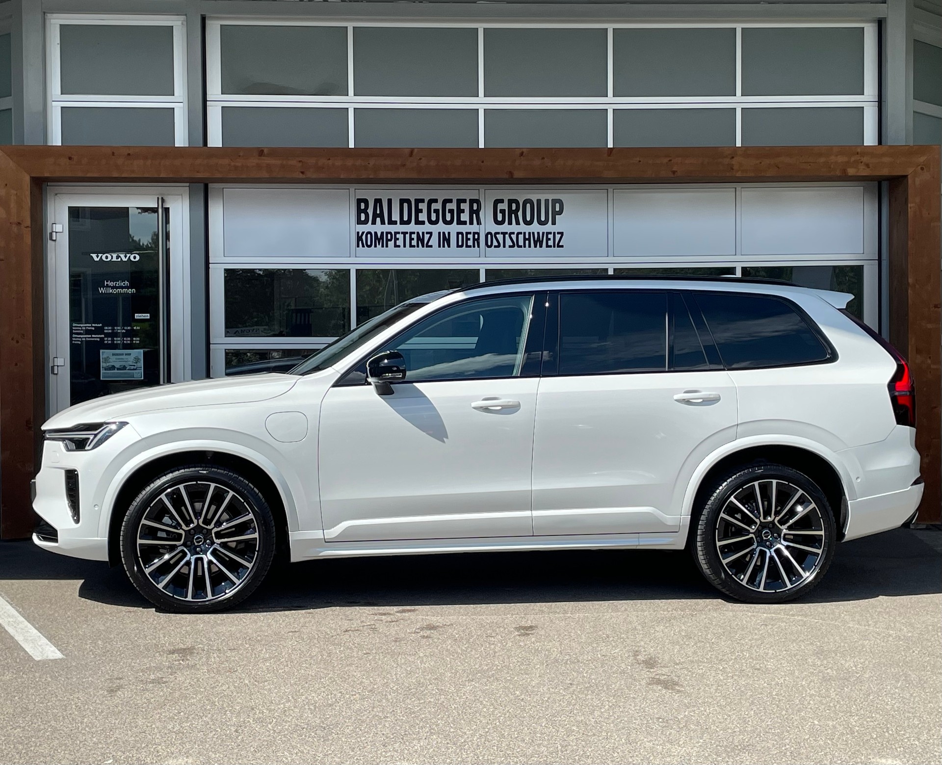 VOLVO XC90 2.0 T8 TE Ultra Dark eAWD-image-8