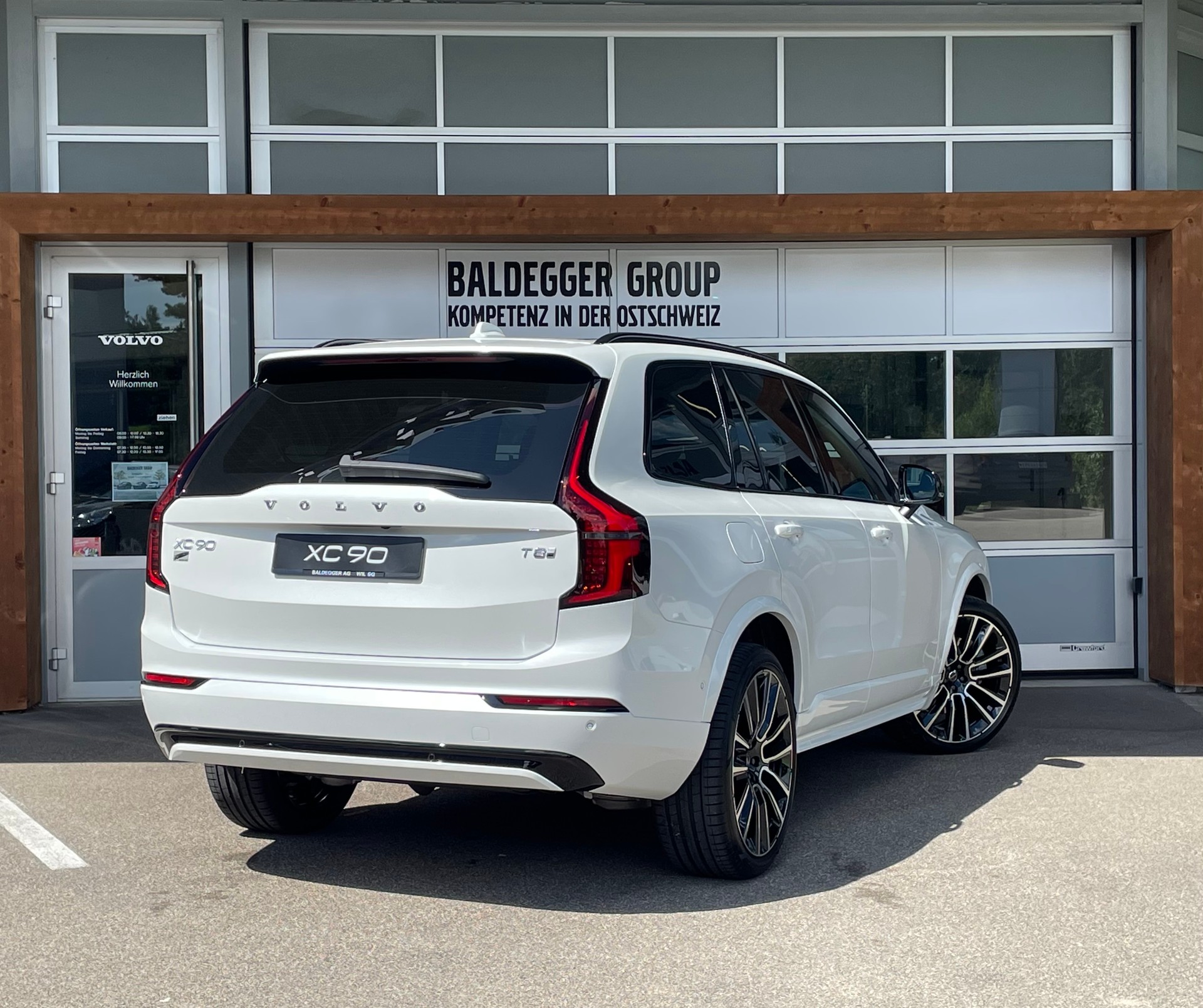 VOLVO XC90 2.0 T8 TE Ultra Dark eAWD-image-2