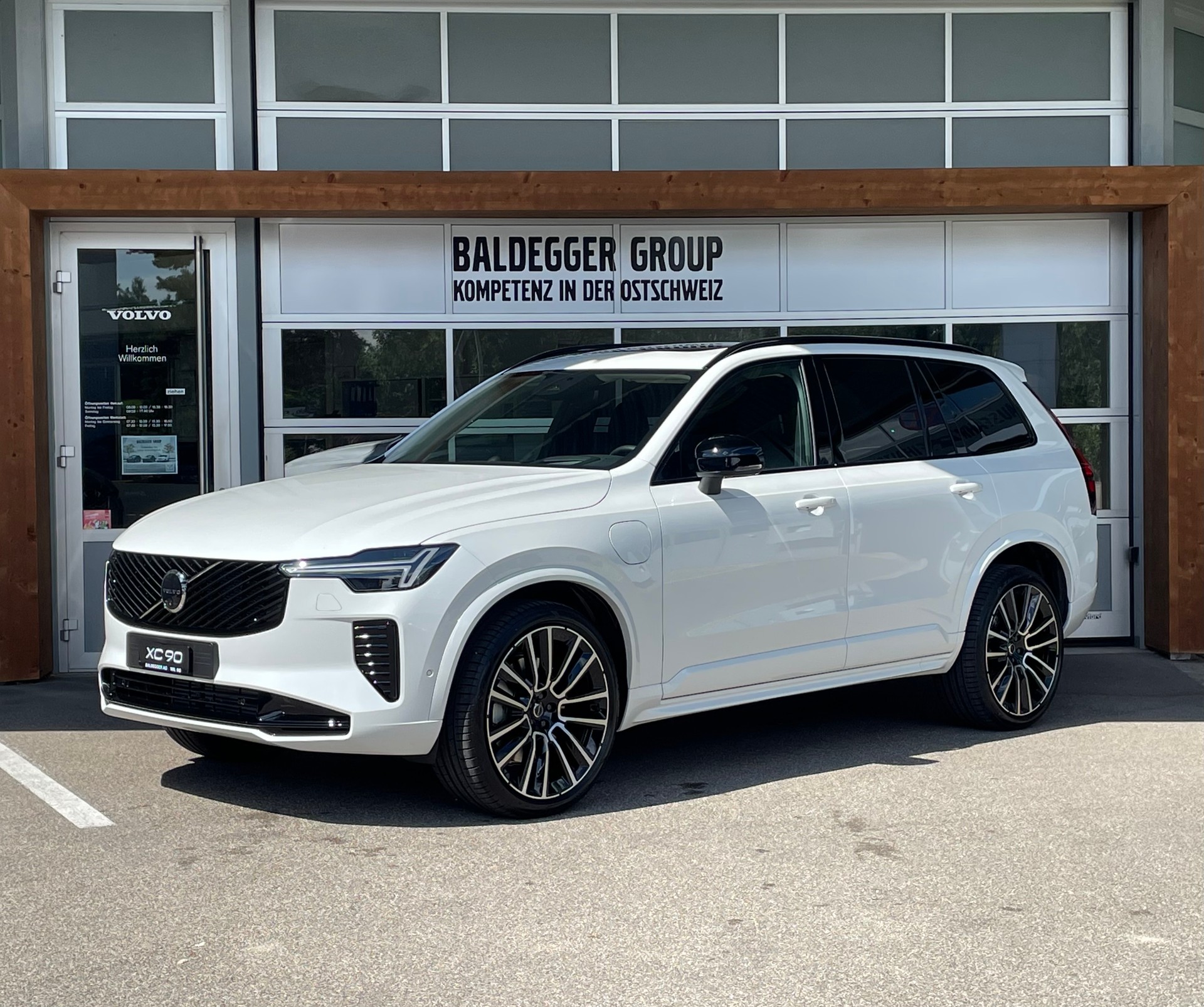 VOLVO XC90 2.0 T8 TE Ultra Dark eAWD-image-1