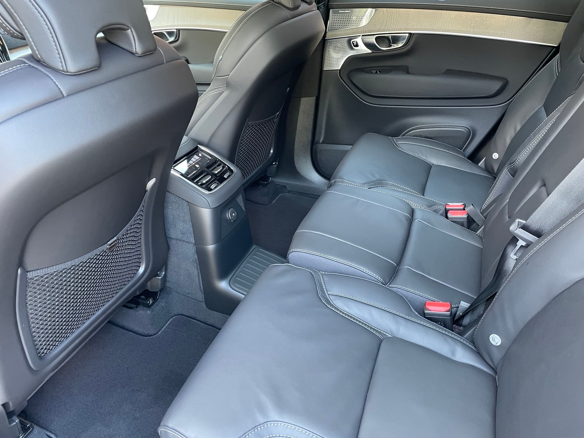 VOLVO XC90 2.0 T8 TE Ultra Dark eAWD-image-4