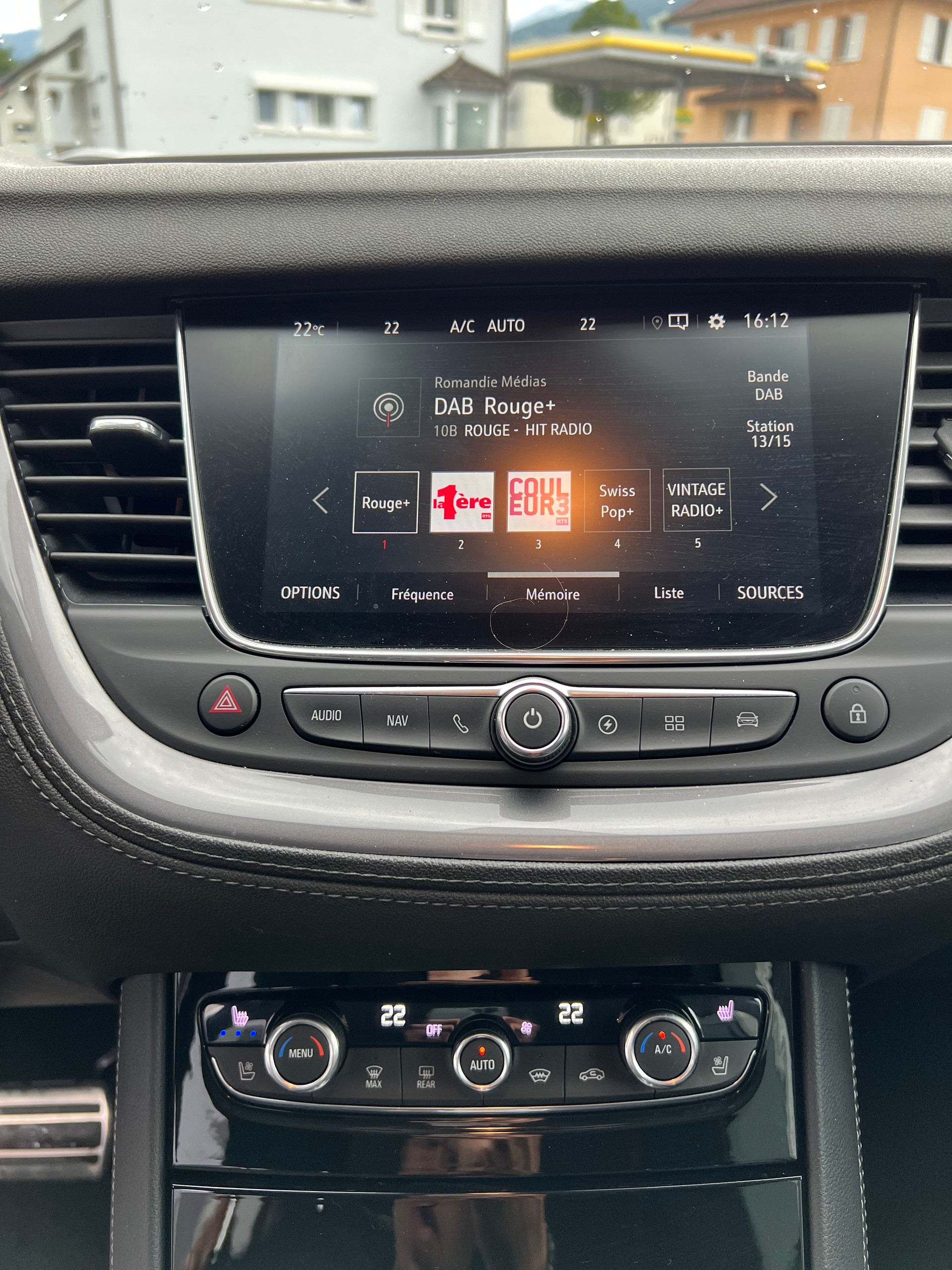 OPEL Grandland X 1.6 Hybrid4 Ultimate Automatik-image-8