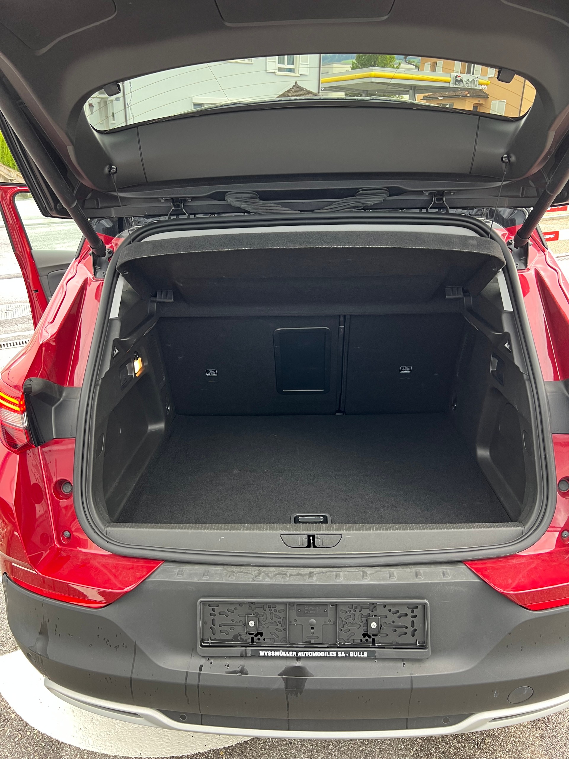 OPEL Grandland X 1.6 Hybrid4 Ultimate Automatik-image-11
