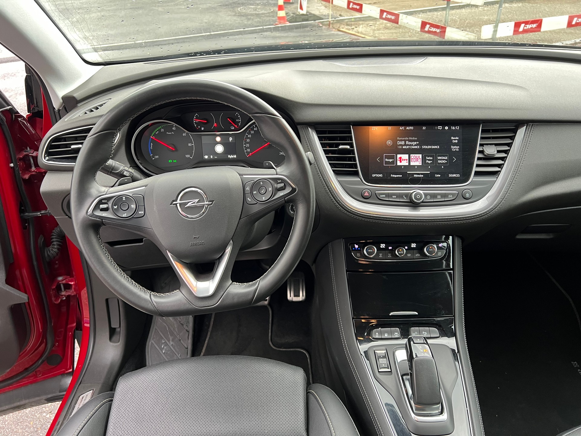 OPEL Grandland X 1.6 Hybrid4 Ultimate Automatik-image-4