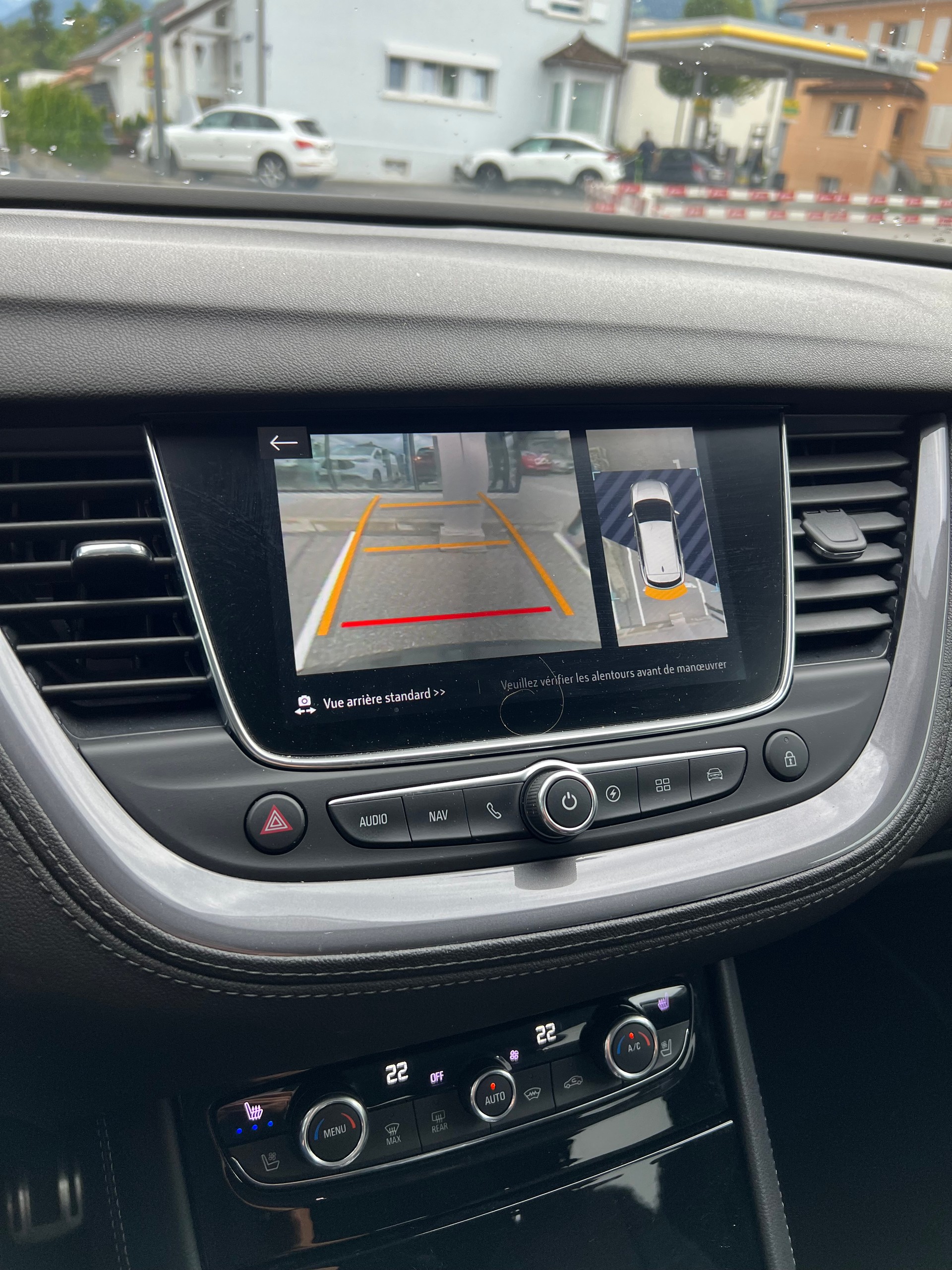 OPEL Grandland X 1.6 Hybrid4 Ultimate Automatik-image-9
