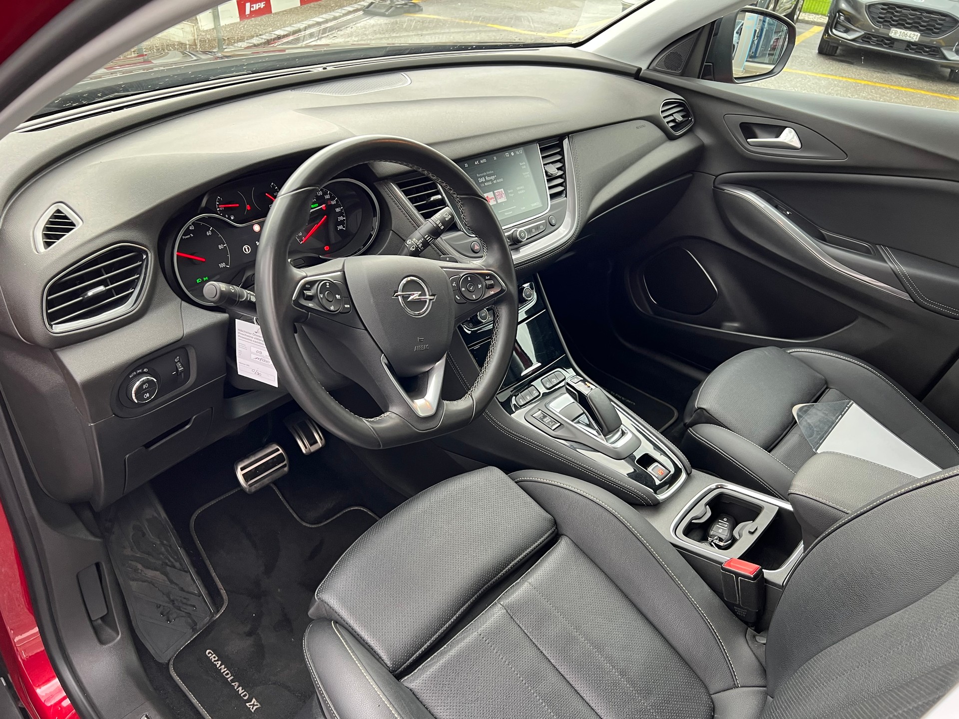 OPEL Grandland X 1.6 Hybrid4 Ultimate Automatik-image-5