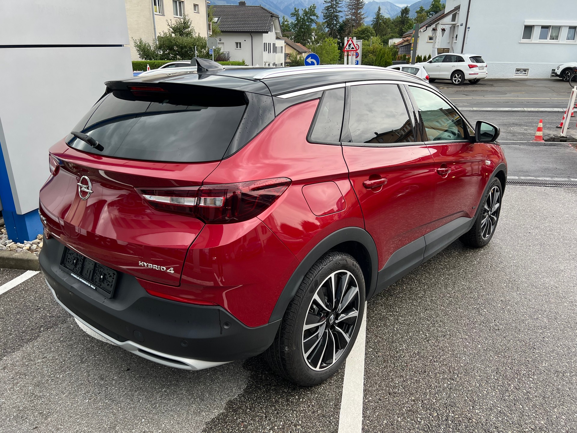 OPEL Grandland X 1.6 Hybrid4 Ultimate Automatik-image-1