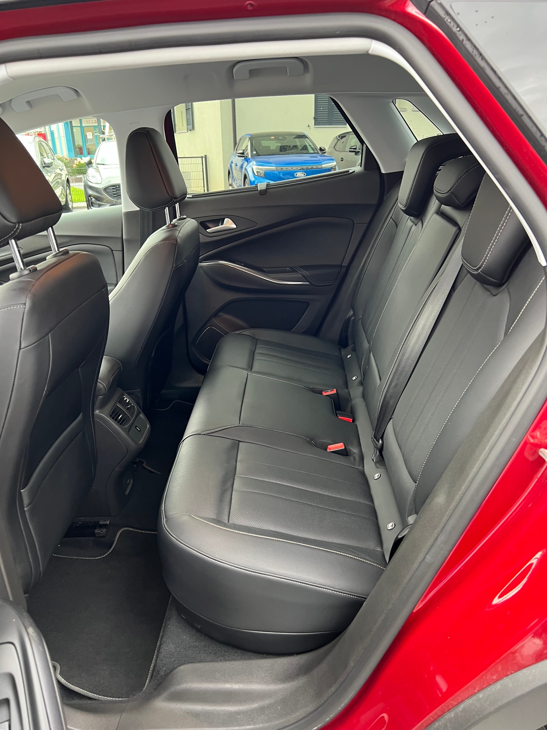 OPEL Grandland X 1.6 Hybrid4 Ultimate Automatik-image-10