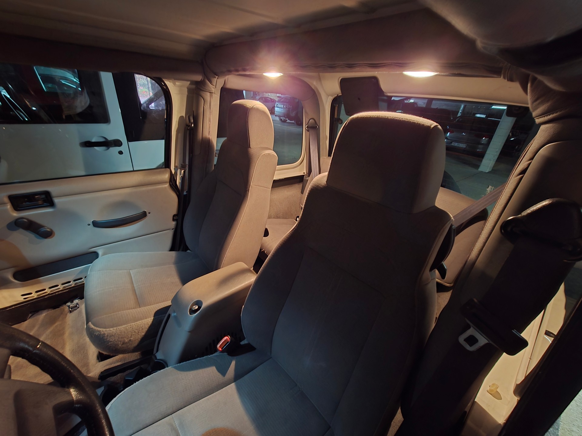 JEEP Wrangler 4.0 Sahara Automatic-image-5
