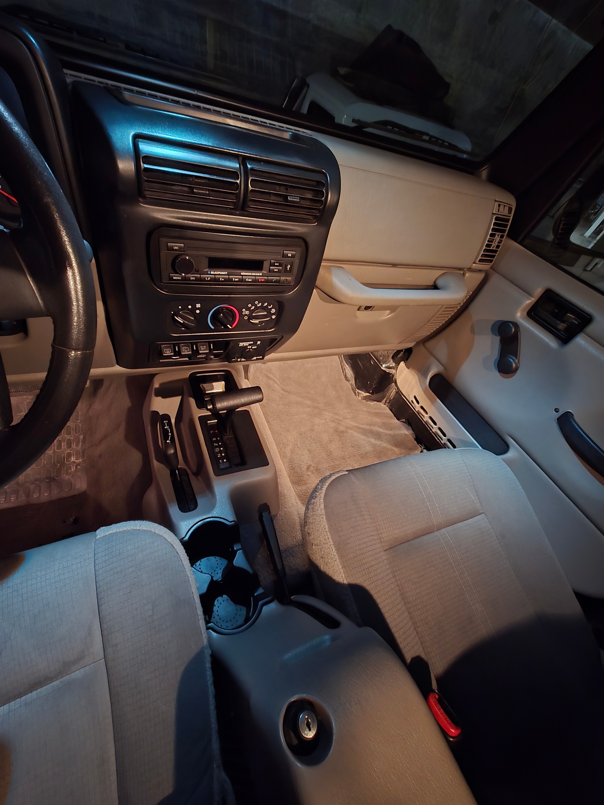 JEEP Wrangler 4.0 Sahara Automatic-image-4