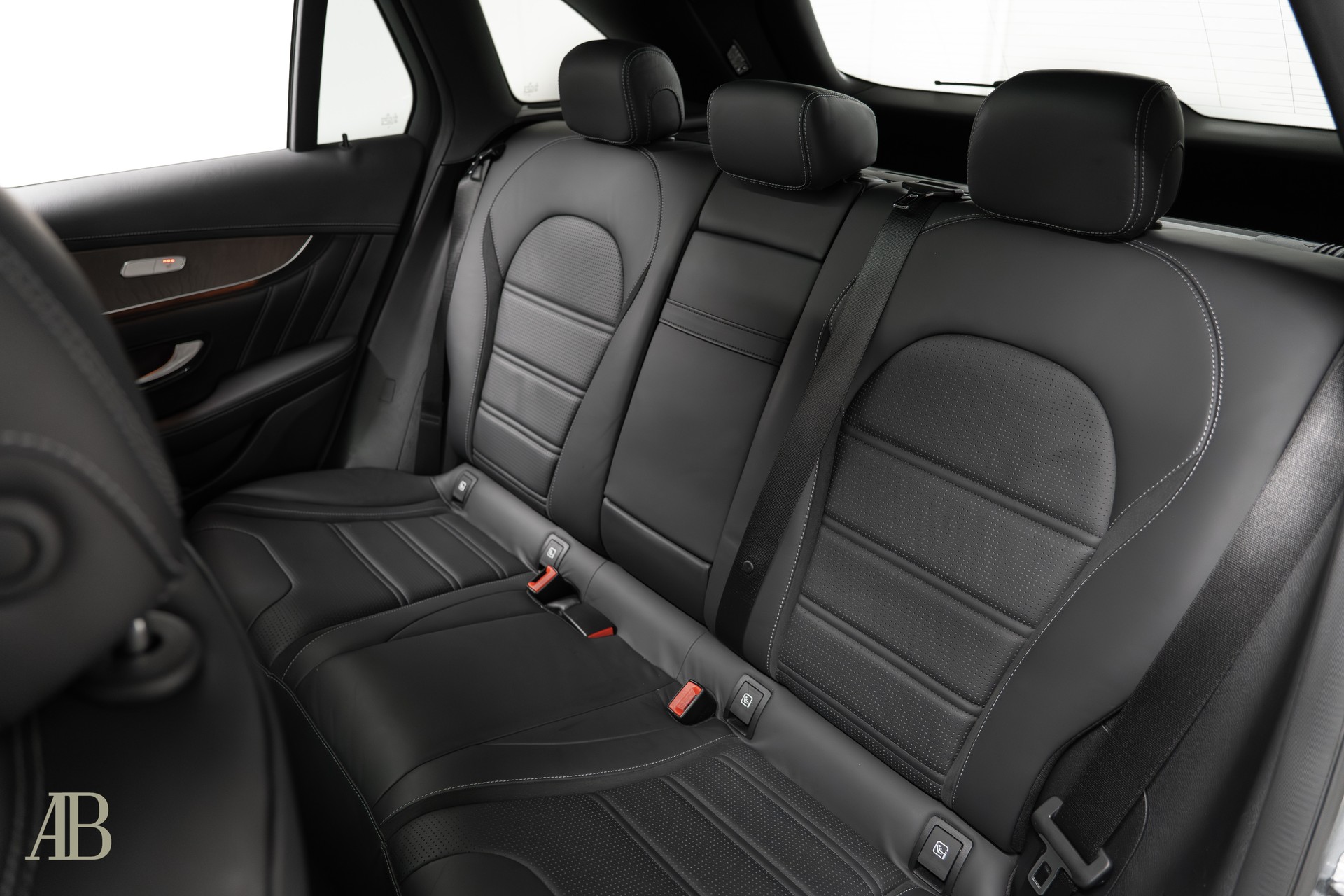 MERCEDES-BENZ GLC 63 AMG 4Matic+ 9G-Tronic-image-15