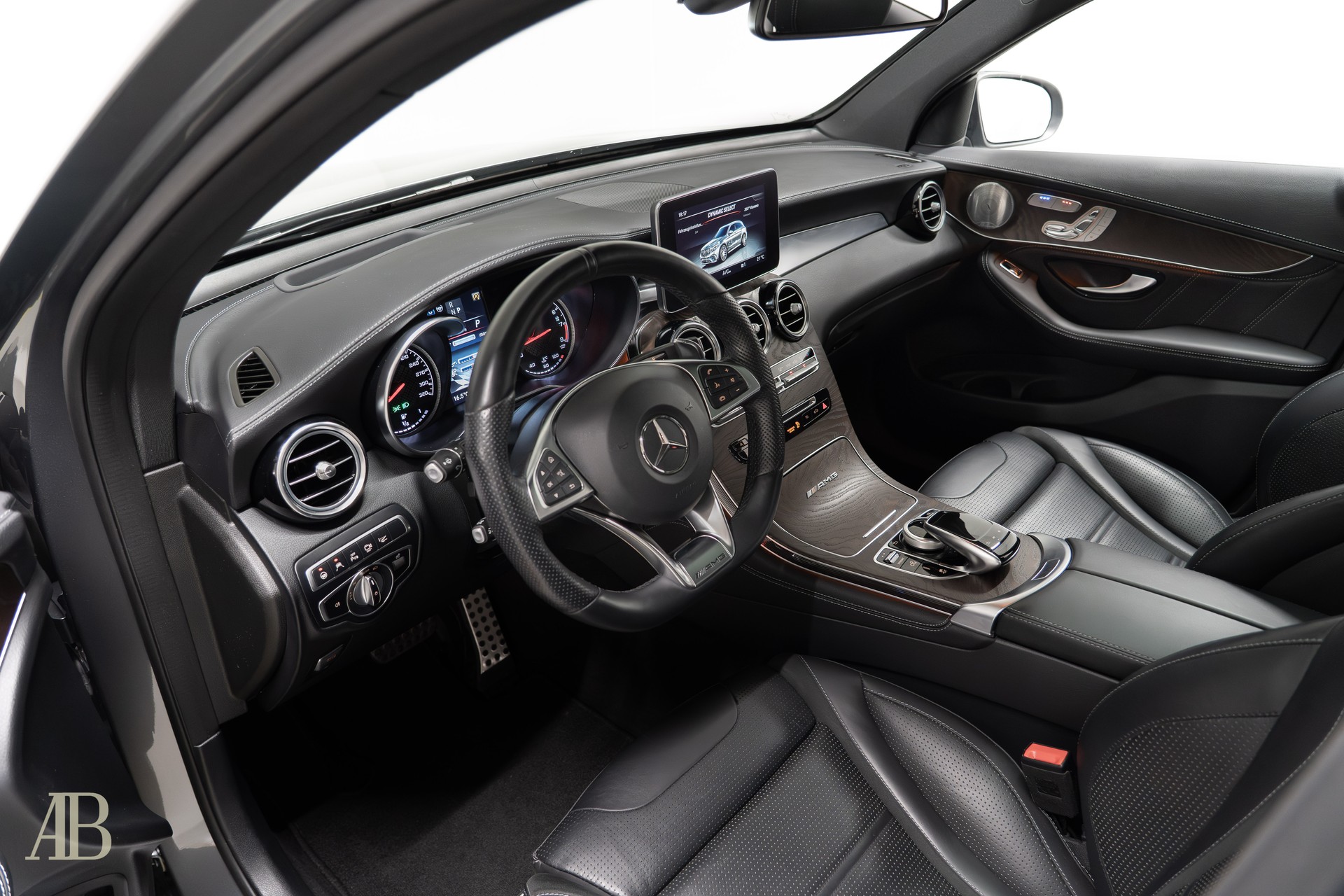 MERCEDES-BENZ GLC 63 AMG 4Matic+ 9G-Tronic-image-11
