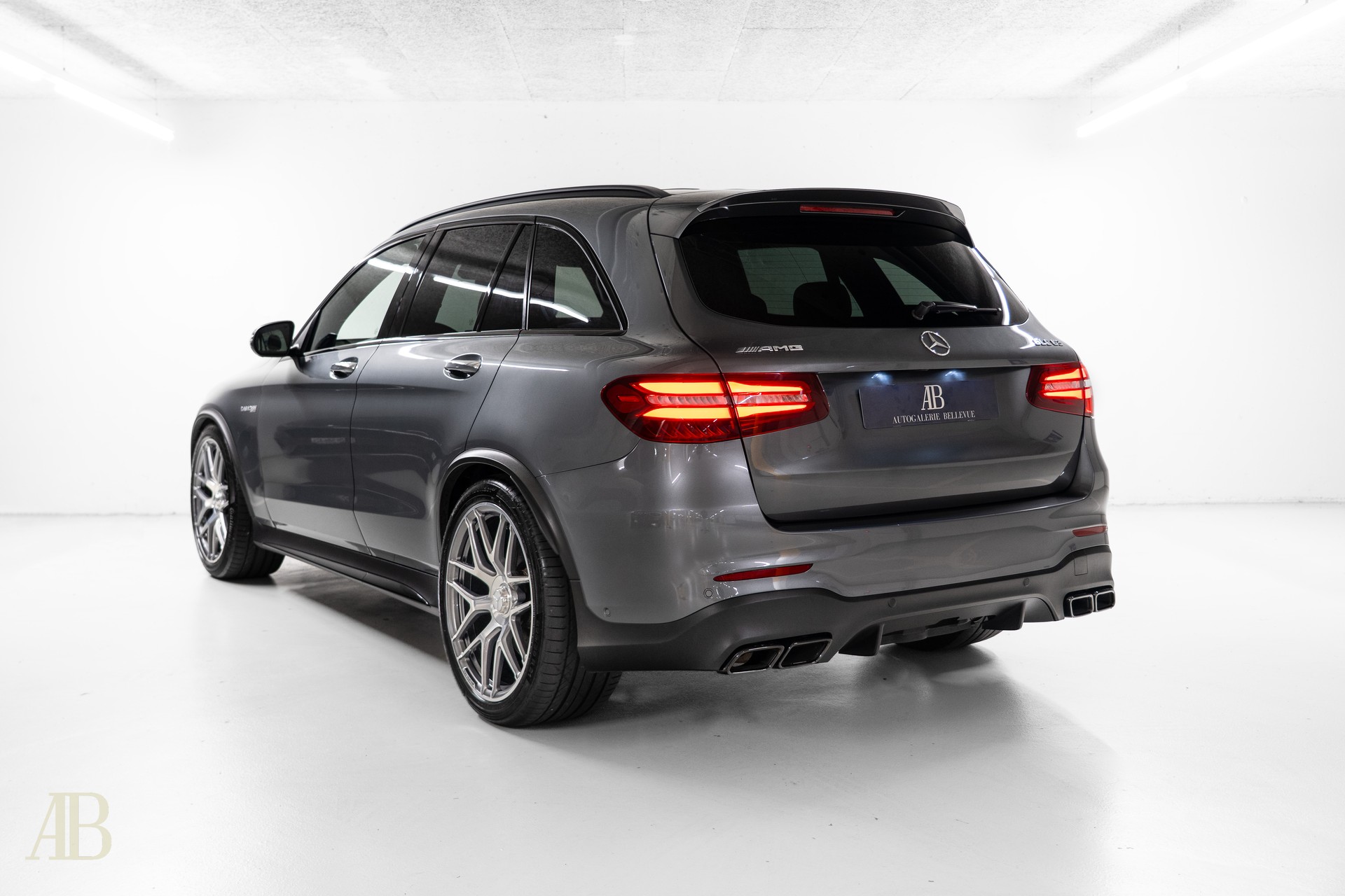 MERCEDES-BENZ GLC 63 AMG 4Matic+ 9G-Tronic-image-4
