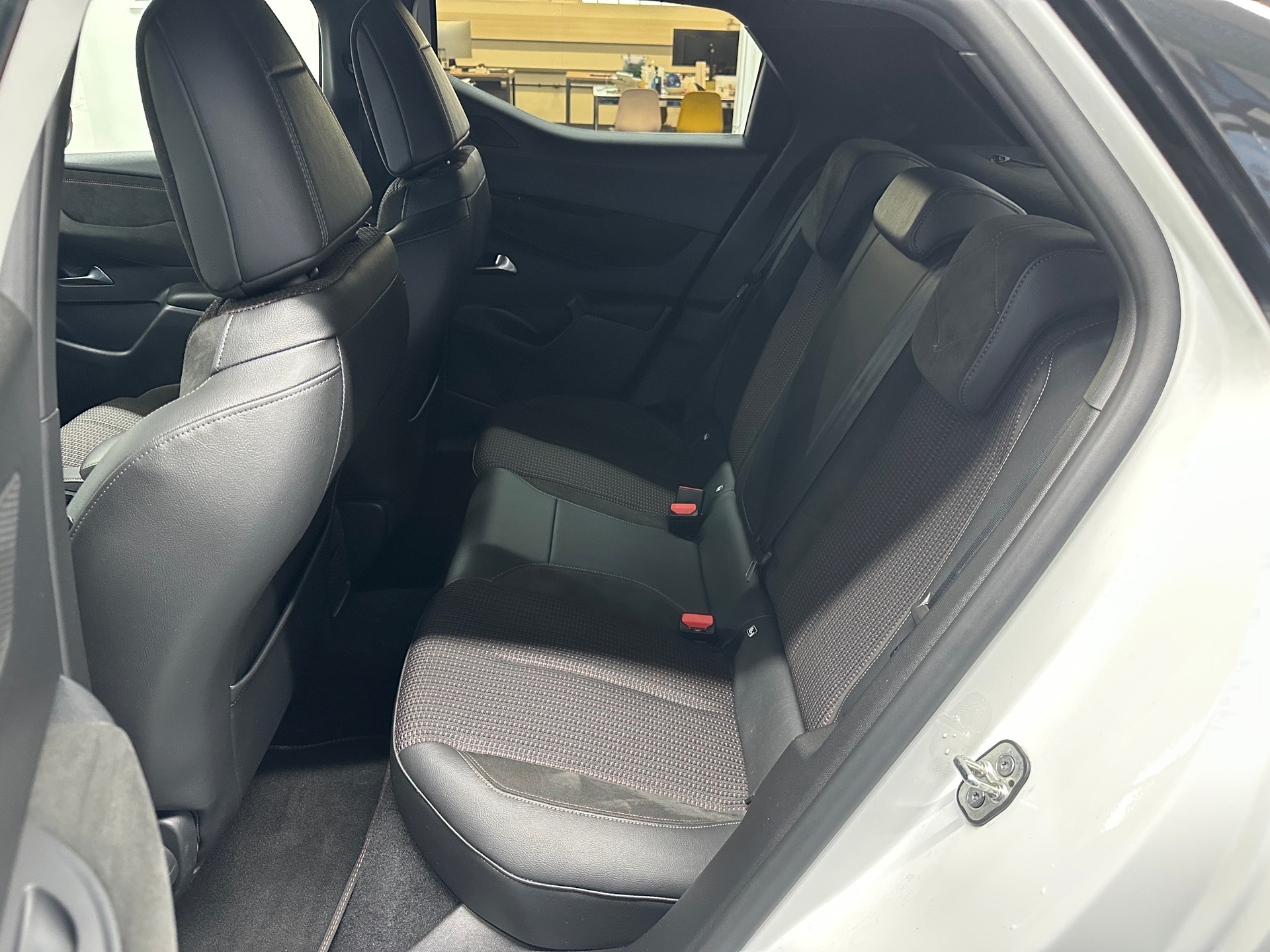 DS AUTOMOBILES DS 3 Crossback E-Tense 136 Performance Line-image-8