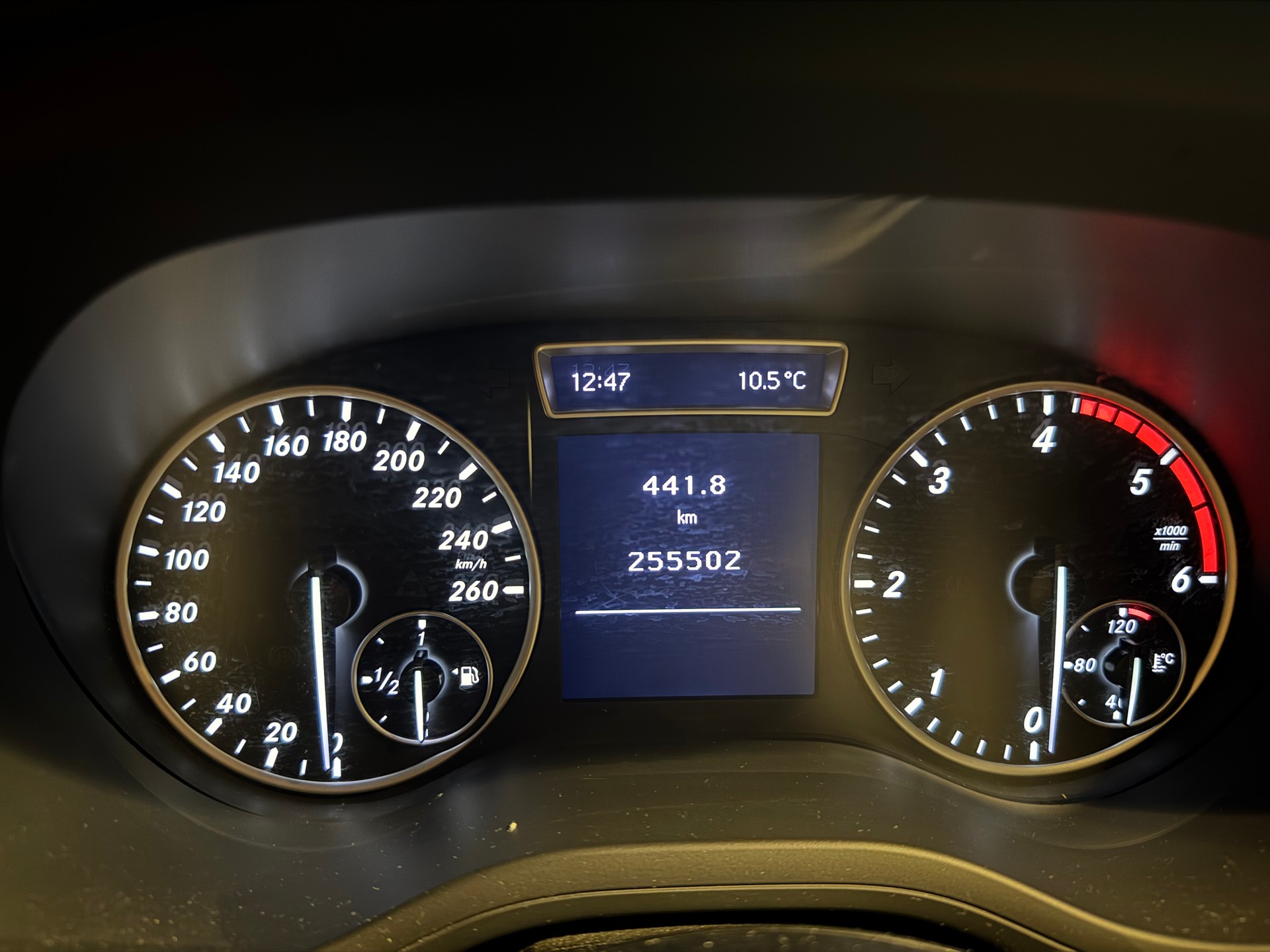 MERCEDES-BENZ B 200 CDI-image-2