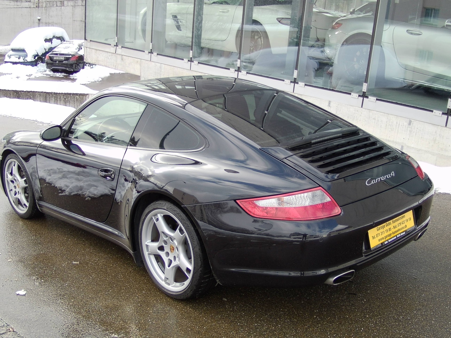 PORSCHE 911 Carrera 4-image-4