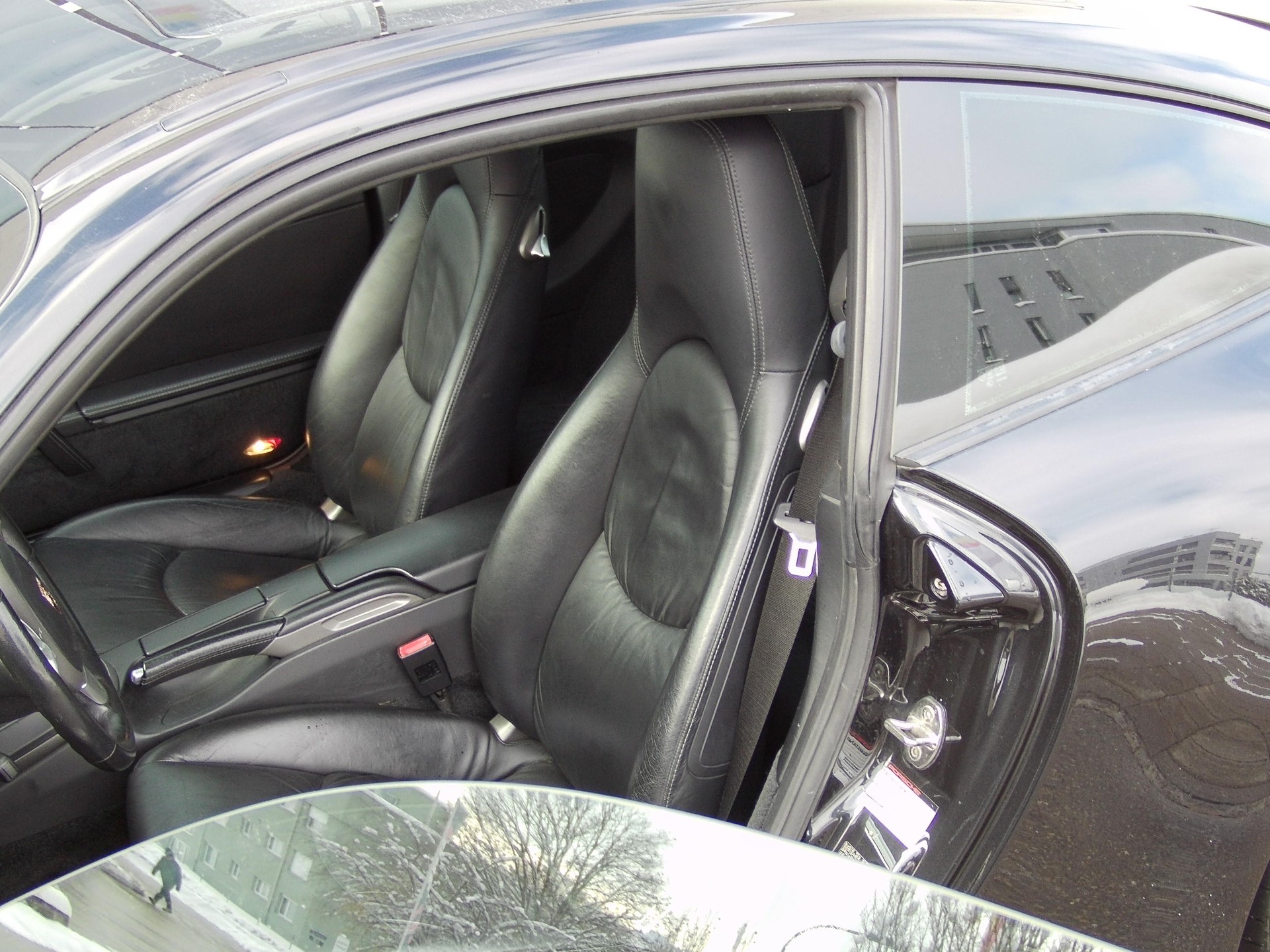 PORSCHE 911 Carrera 4-image-9