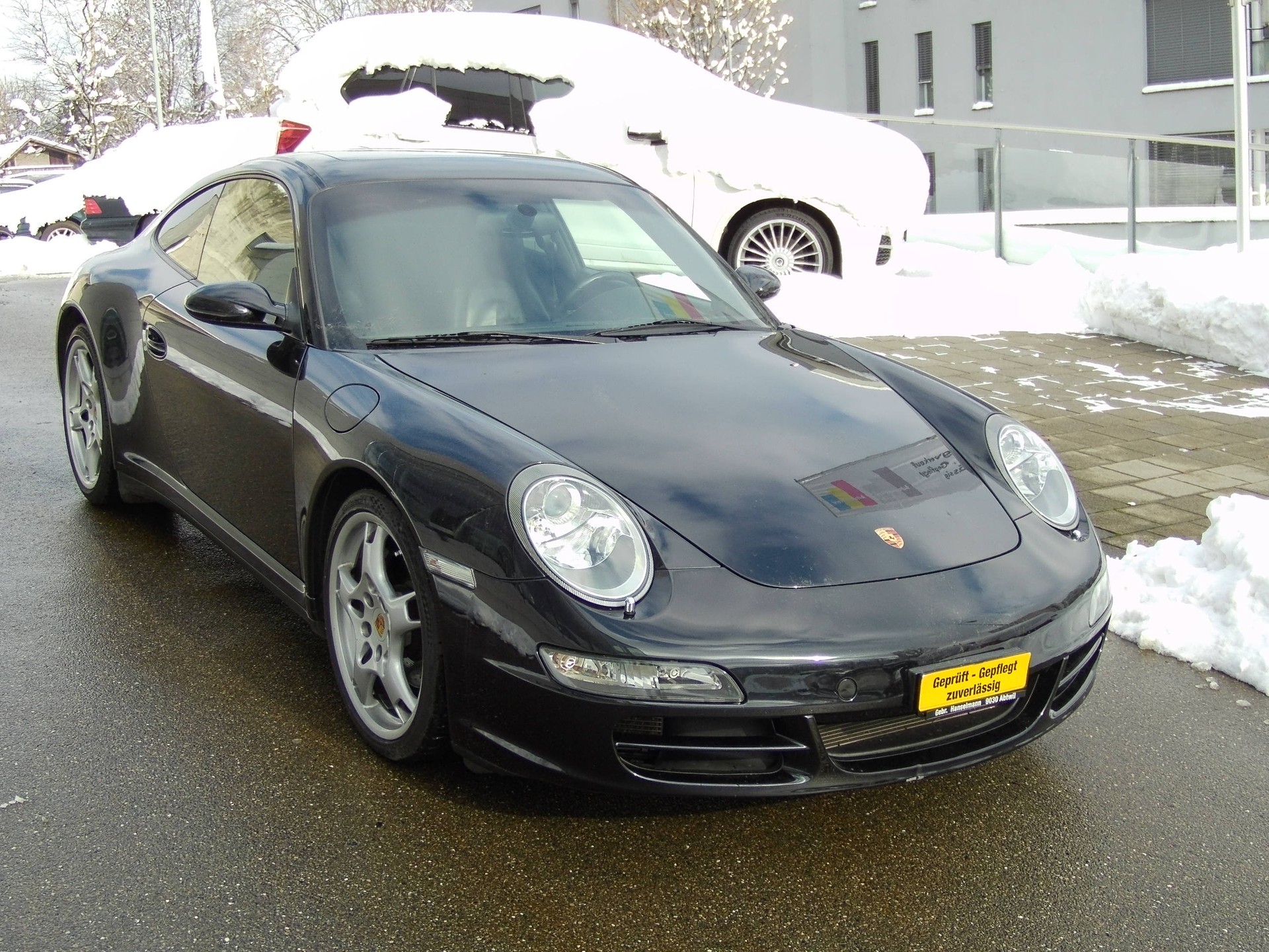 PORSCHE 911 Carrera 4-image-6